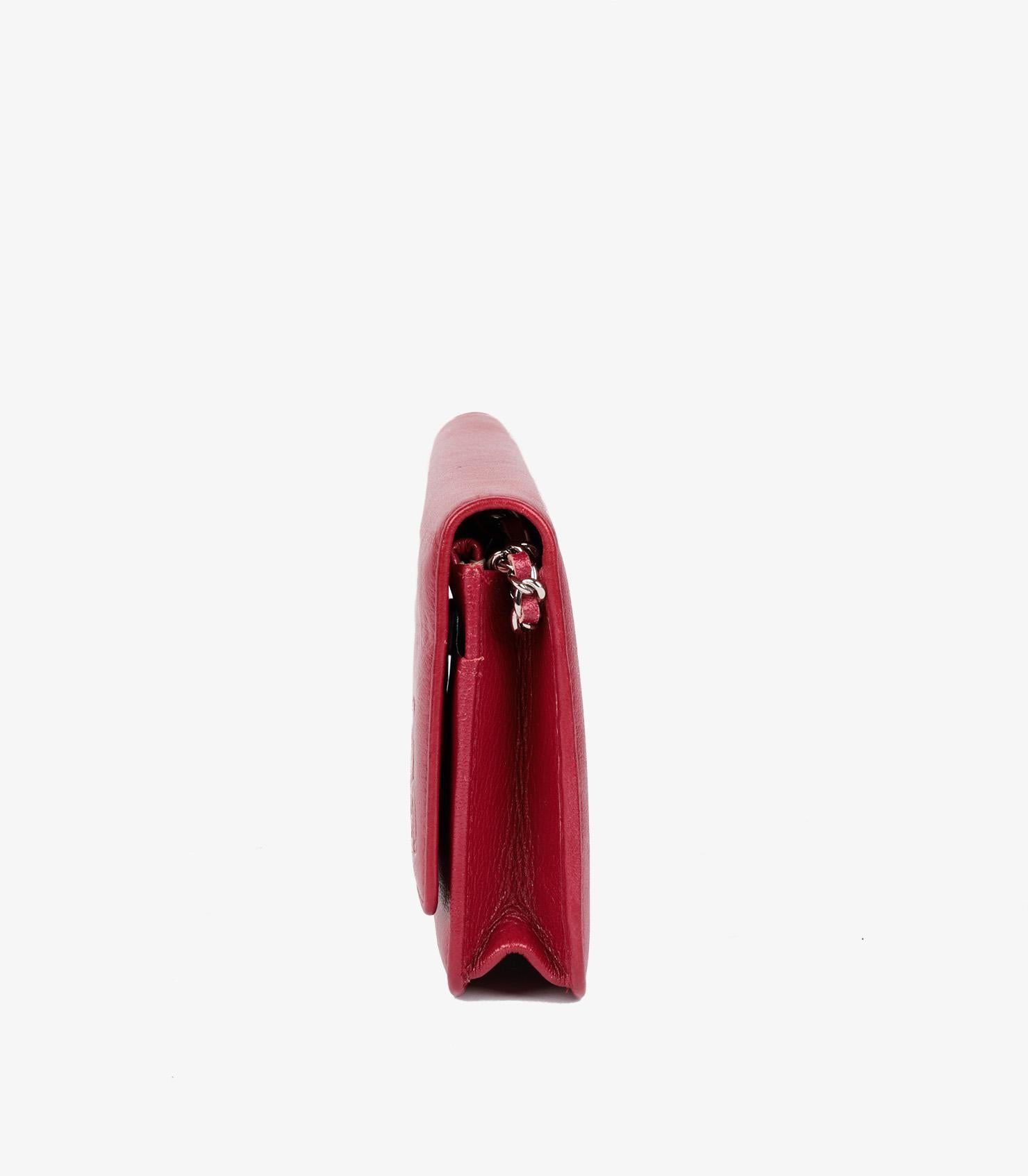 Chanel Rote Mademoiselle-Jacke aus Ziegenleder mit geprägter Brieftasche an Kette WOC aus Leder im Angebot 1