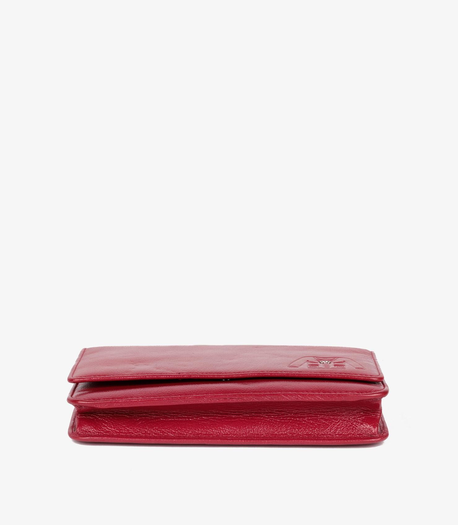Chanel Rote Mademoiselle-Jacke aus Ziegenleder mit geprägter Brieftasche an Kette WOC aus Leder im Angebot 3