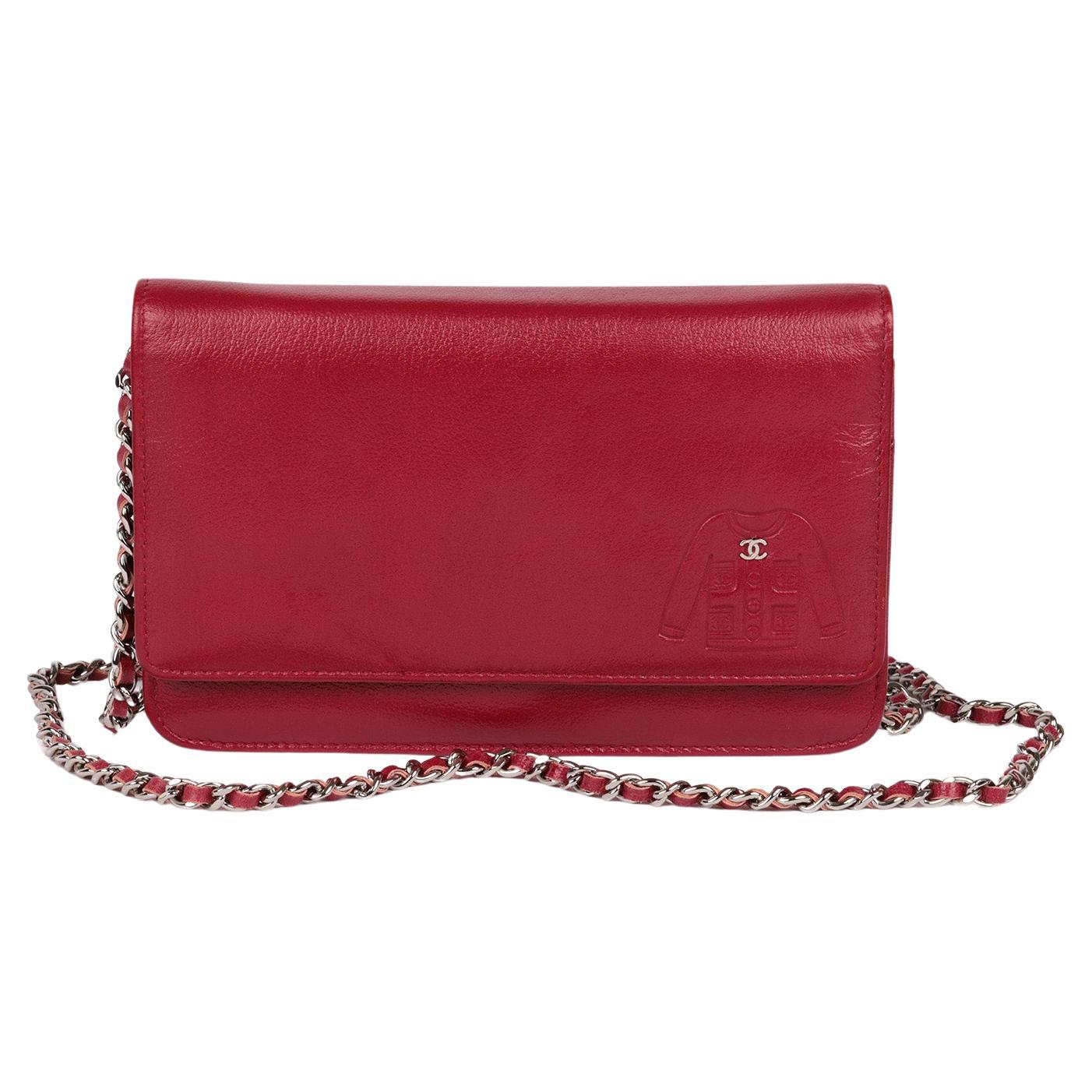 Chanel Rote Mademoiselle-Jacke aus Ziegenleder mit geprägter Brieftasche an Kette WOC aus Leder im Angebot