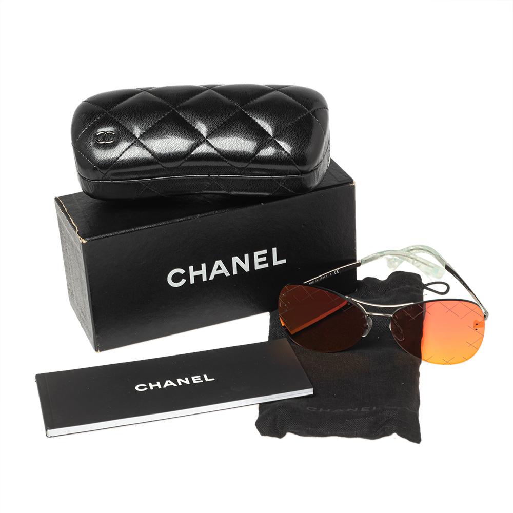 Chanel Red/Gold Acetate 4218 Quilted Rimless Mirror Aviator Sunglasses In New Condition In Dubai, Al Qouz 2