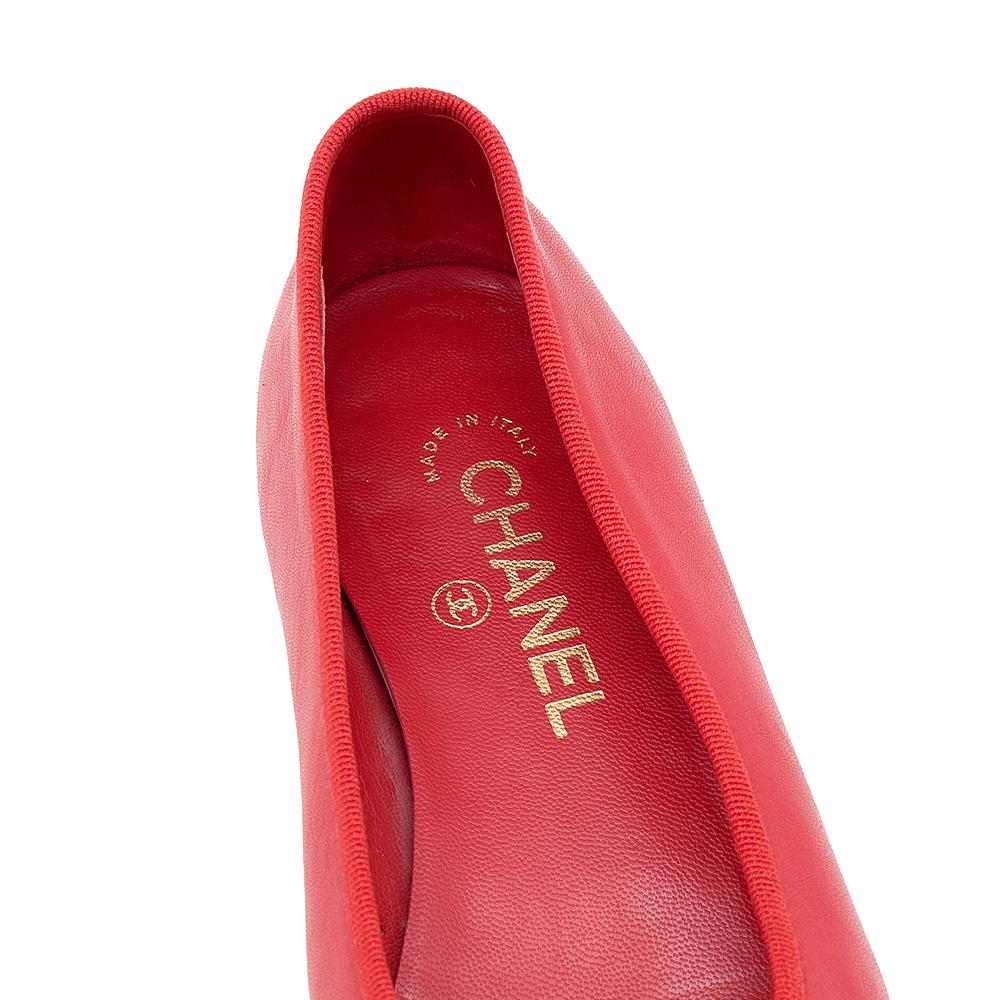 Chanel Red/Gold Leather CC Cap Toe Bow Ballet Flats Size 38 In Good Condition In Dubai, Al Qouz 2