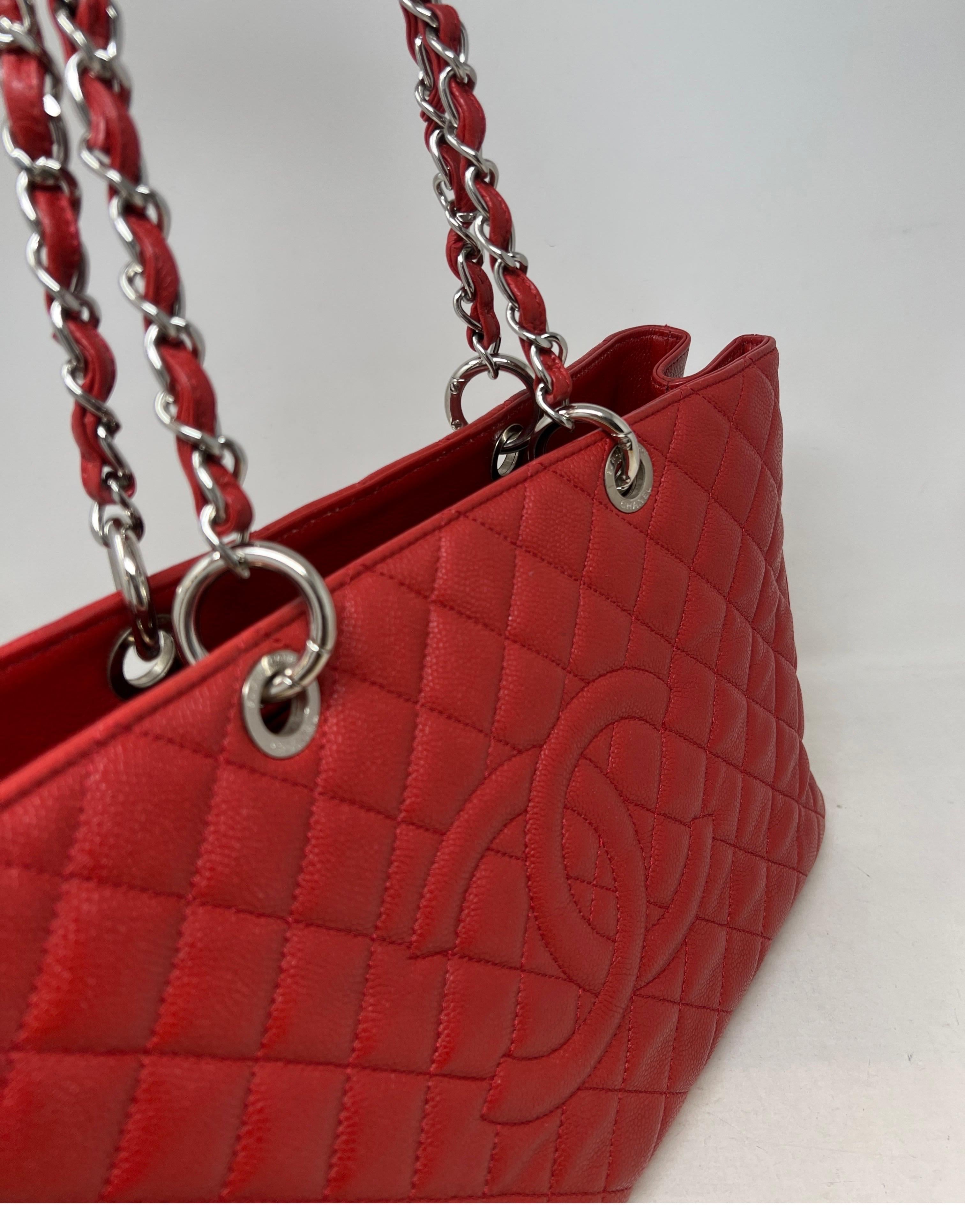 Women's or Men's Chanel Red Grand Shopper Tote