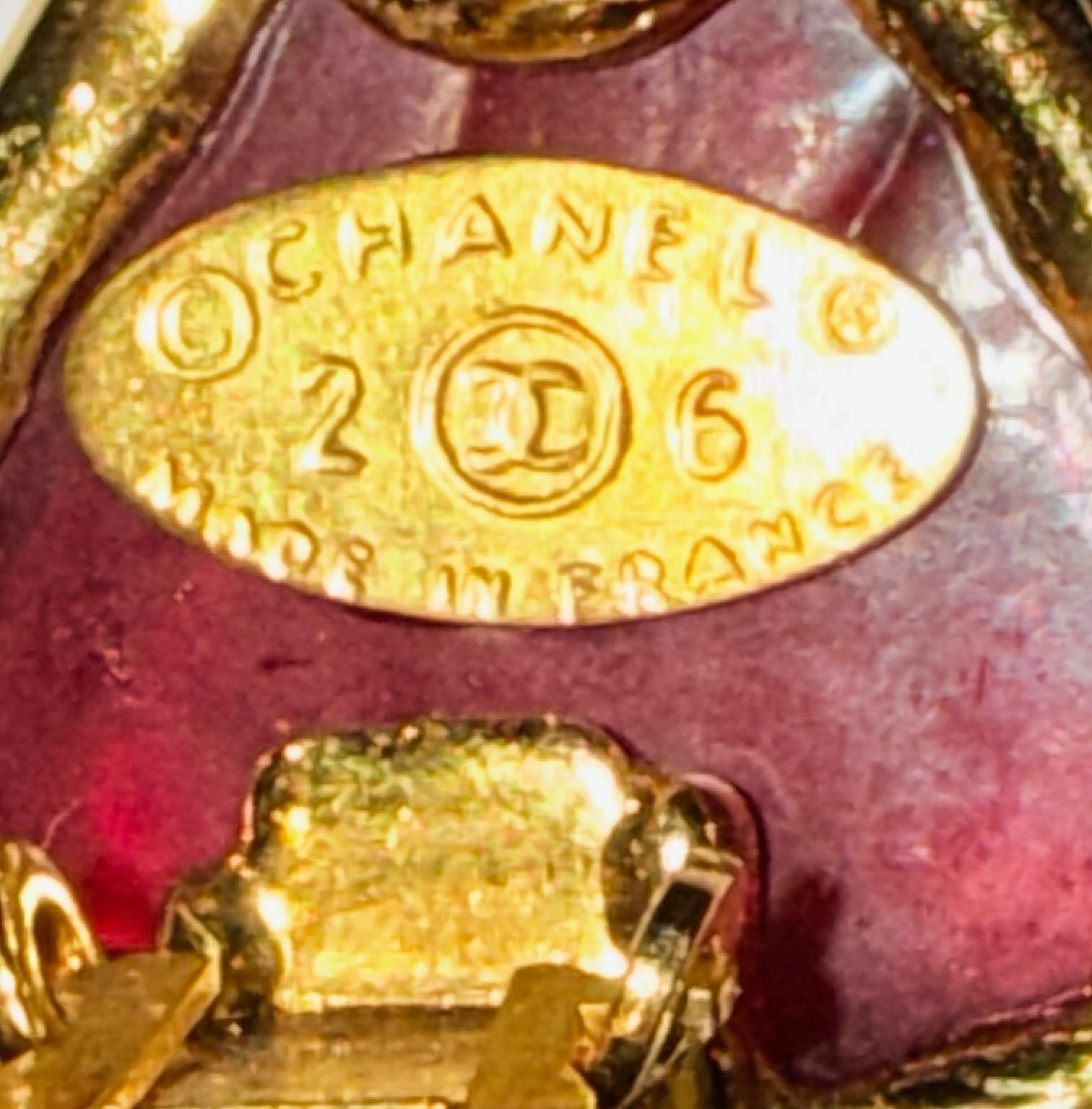 Orecchini a clip a forma di croce Red Cross di Chanel in vendita 1