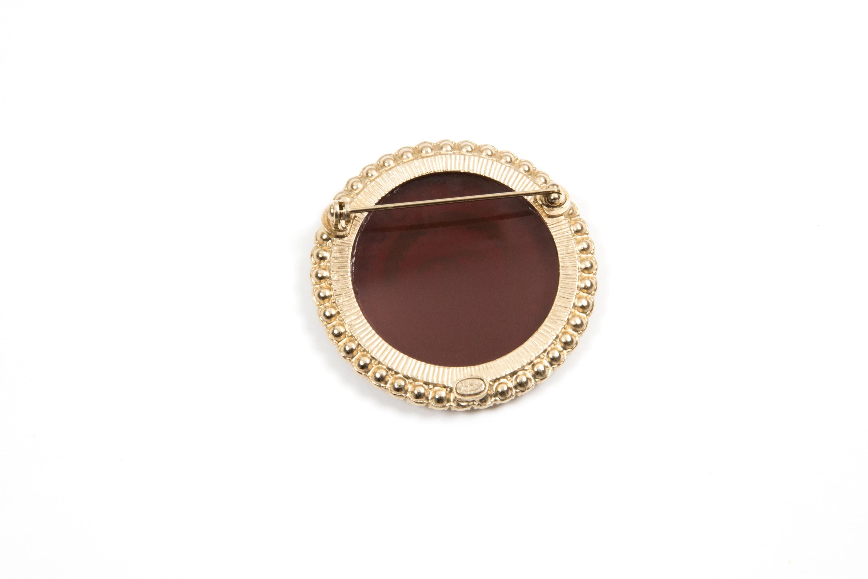 Chanel Red La Pausa Brooch In Good Condition For Sale In Paris, FR