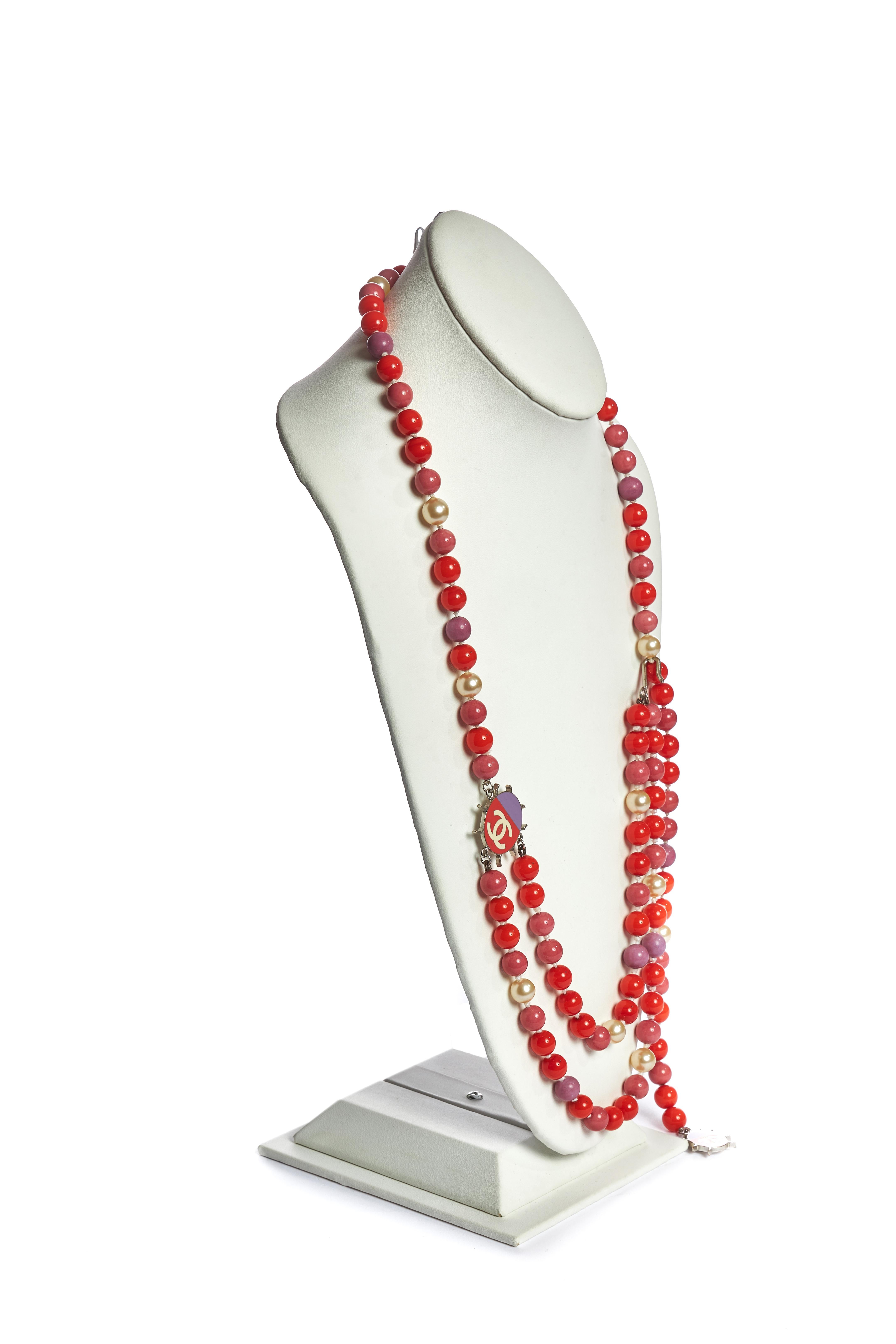 Chanel long double belt/ necklace in coral and pink gripoix beads with pearl accents. Spring 2004 collection. Pendant: Length 1