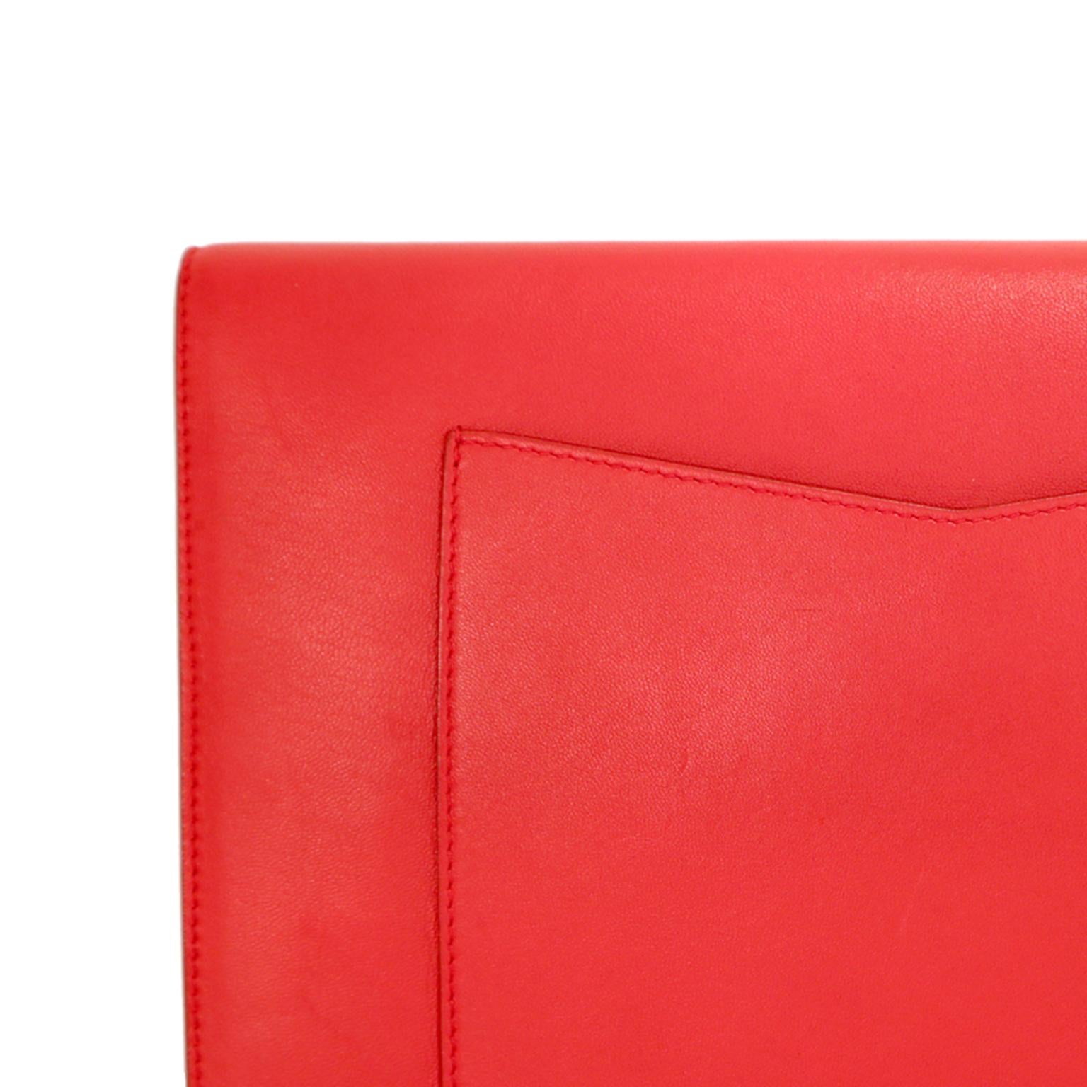 Pochette a busta Chanel in pelle d'agnello rossa Airlines In condizioni buone a Palm Beach, FL