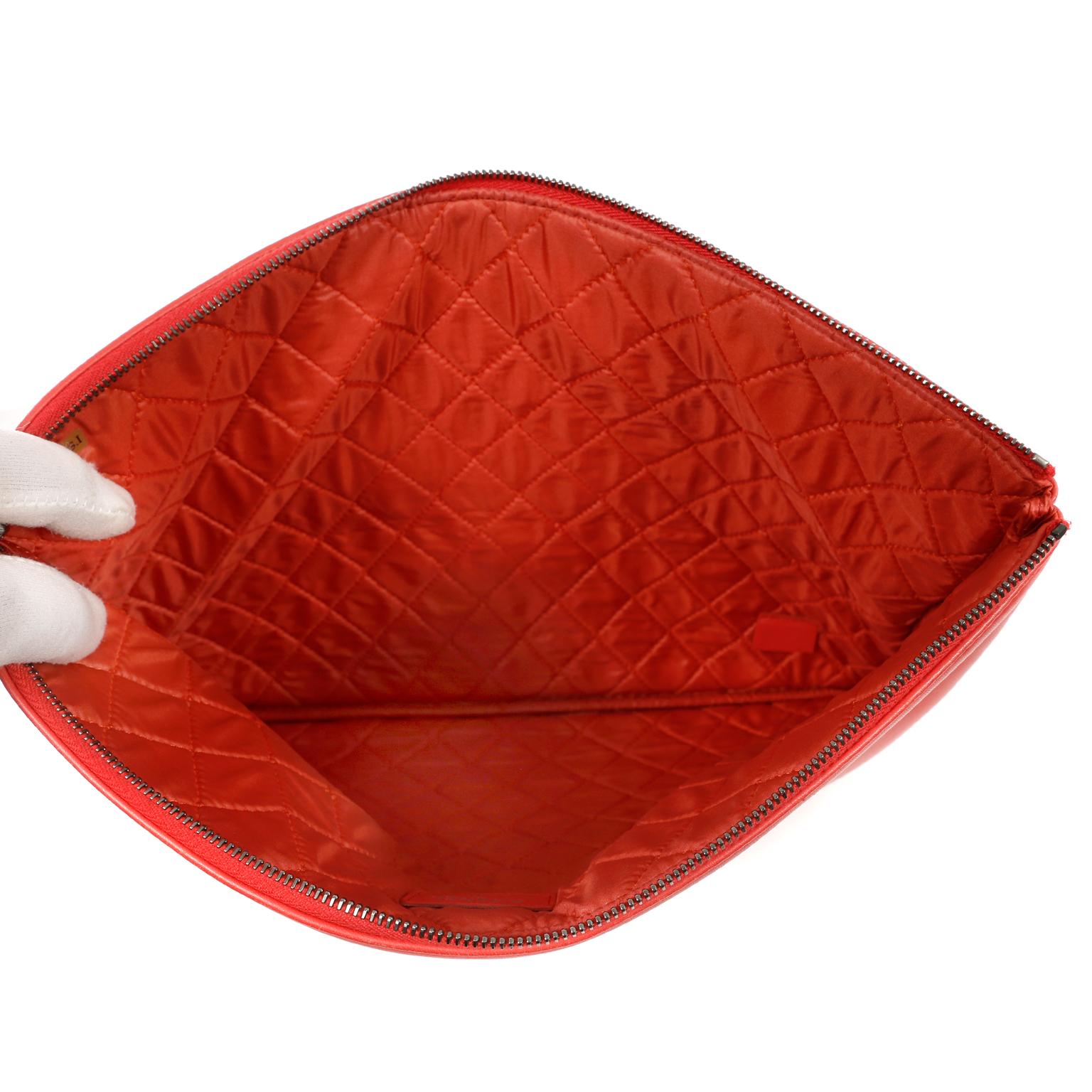 red chanel clutch