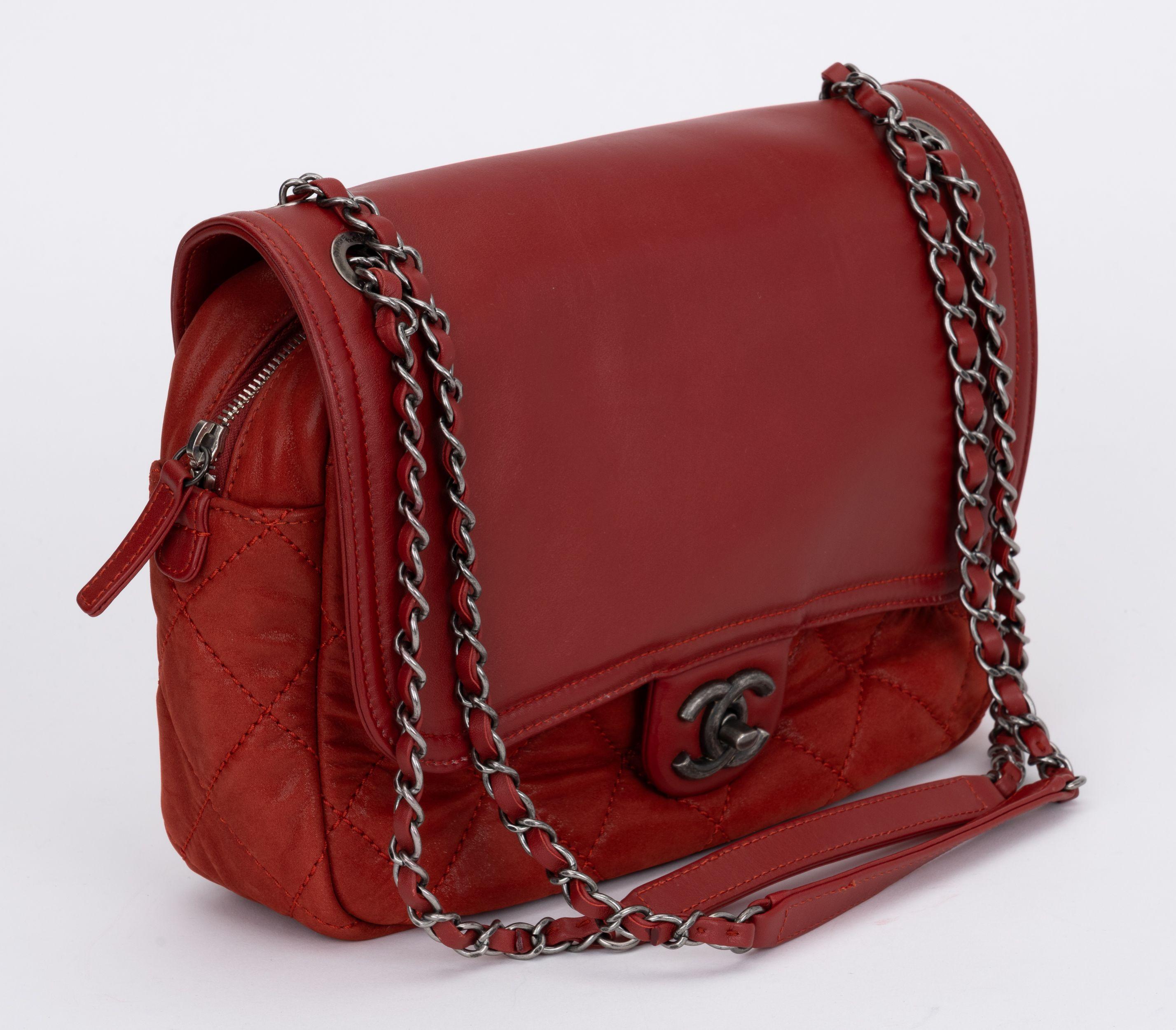 Chanel red brushed leather 2 way shoulder bag. Lower zipped compartment and classic top flap. Shoulder drop 12