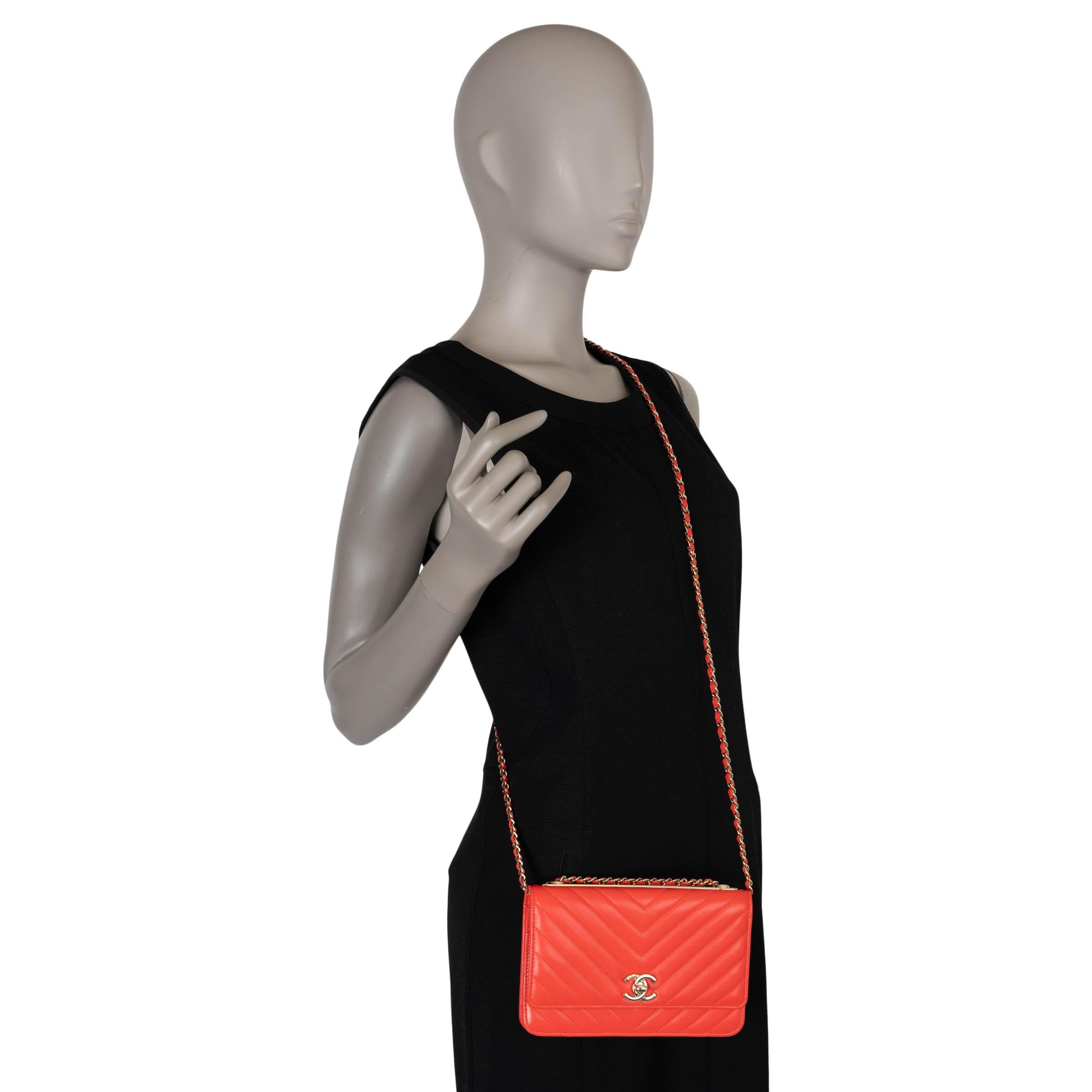 CHANEL red leather 19C TRENDY CC Wallet on Chain WOC Bag For Sale 6