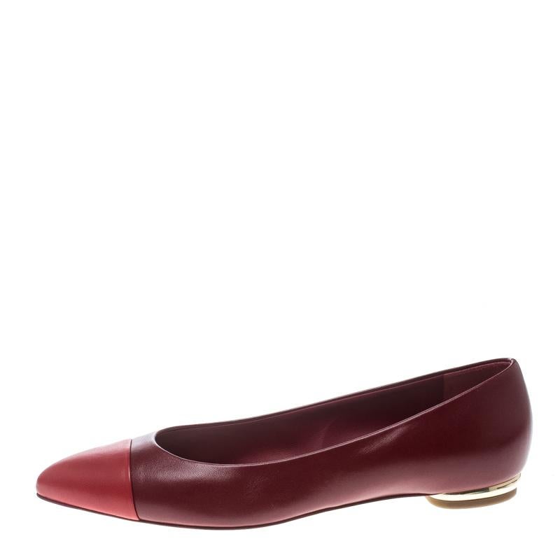 Dazzle in comfort all day long with these red ballet flats from Chanel. They've been created using leather and designed with the gold-tone brand name detailing on the heels as well as pointed cap toes. The flats are complete with leather