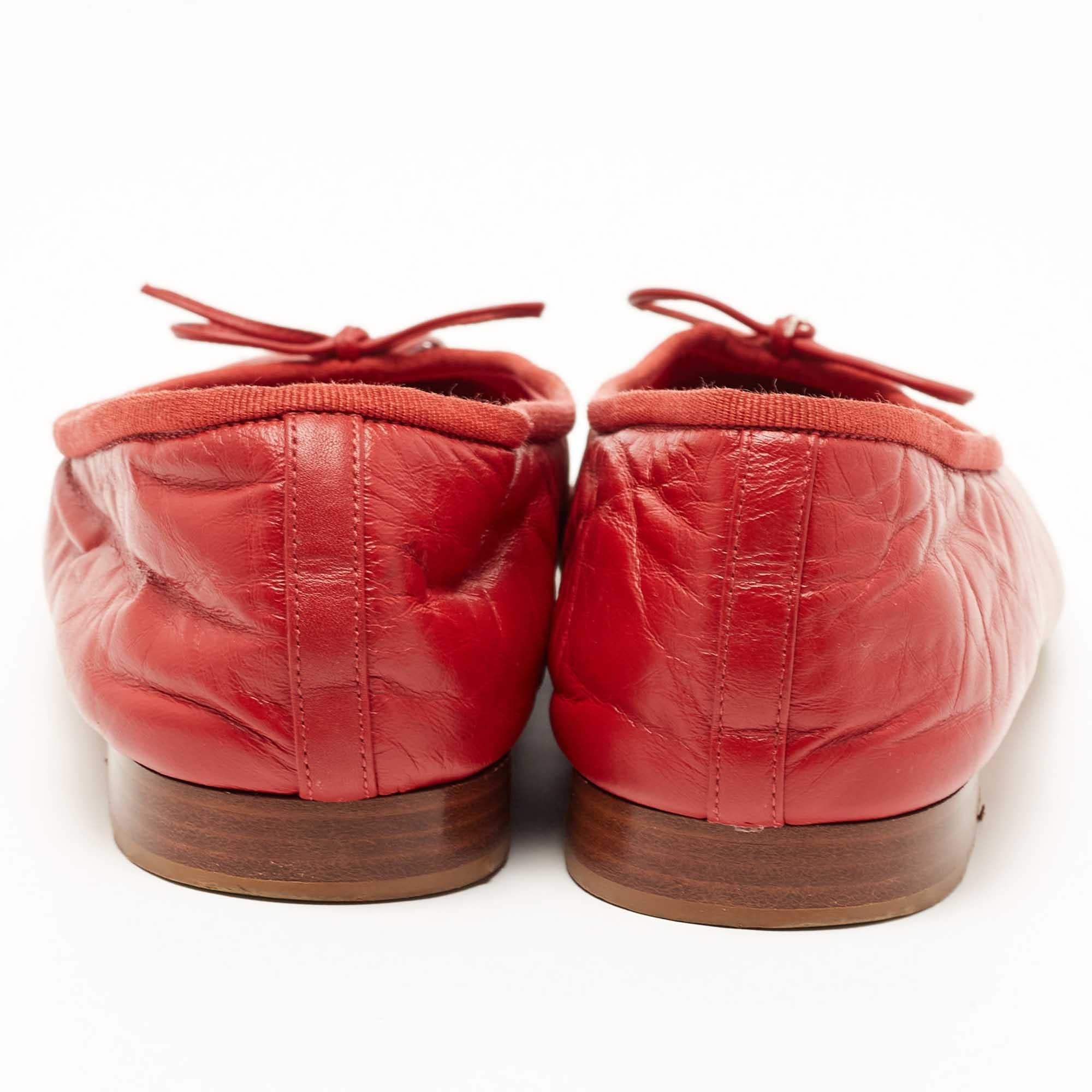 Chanel Rotes Leder CC Ballettschuhe mit Schleife Größe 38,5 im Angebot 1