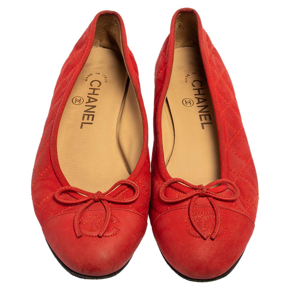 Step out in these stylish and impressive Chanel ballet flats to bring out your fashionable side. Crafted from red quilted leather, the pair features cap toes with stitched CC logo details, bows on the vamps, and durable outsoles.

Includes: Original