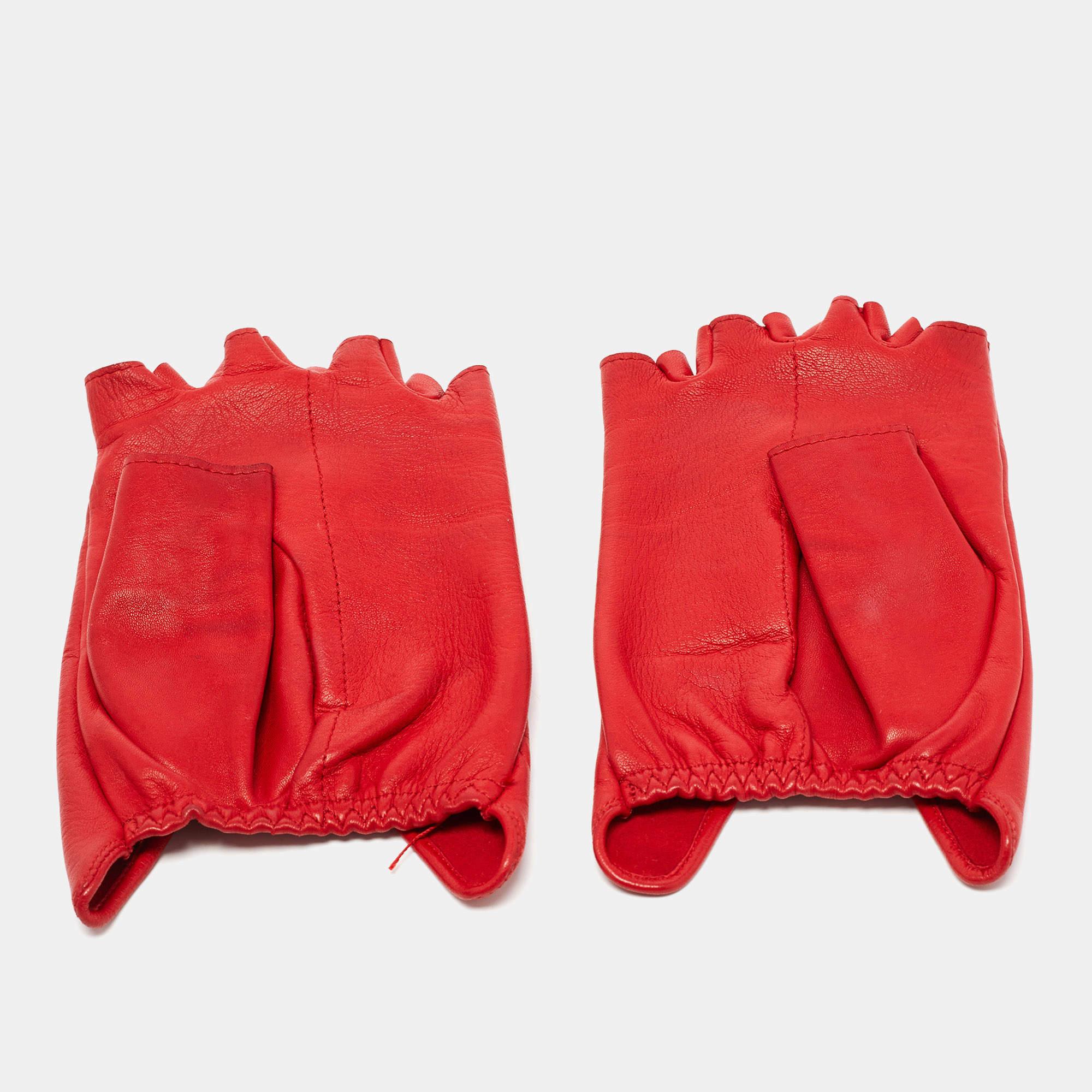 The red shade, the pearl accent, and the cuts may (at first glance) make the pair seem like a bold fashion choice, but Chanel ensures you have fun styling the gloves and wearing them often. Whether you style these fingerless gloves with a classic