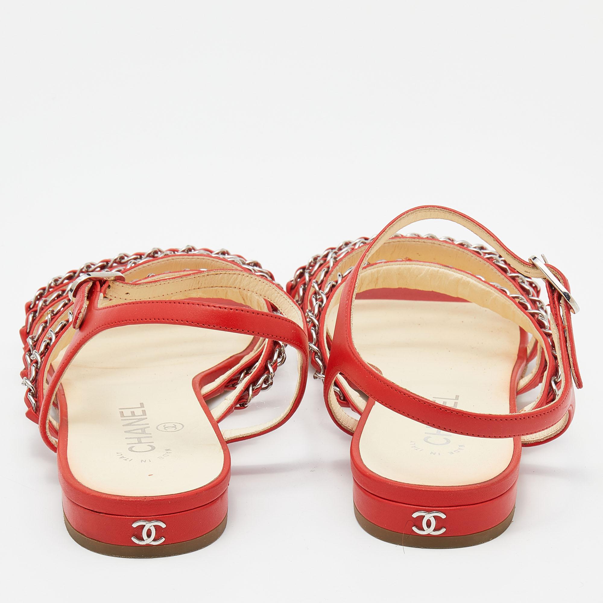 Chanel Red Leather Chain Detail Strappy Flat Sandals Size 39.5 In Good Condition In Dubai, Al Qouz 2