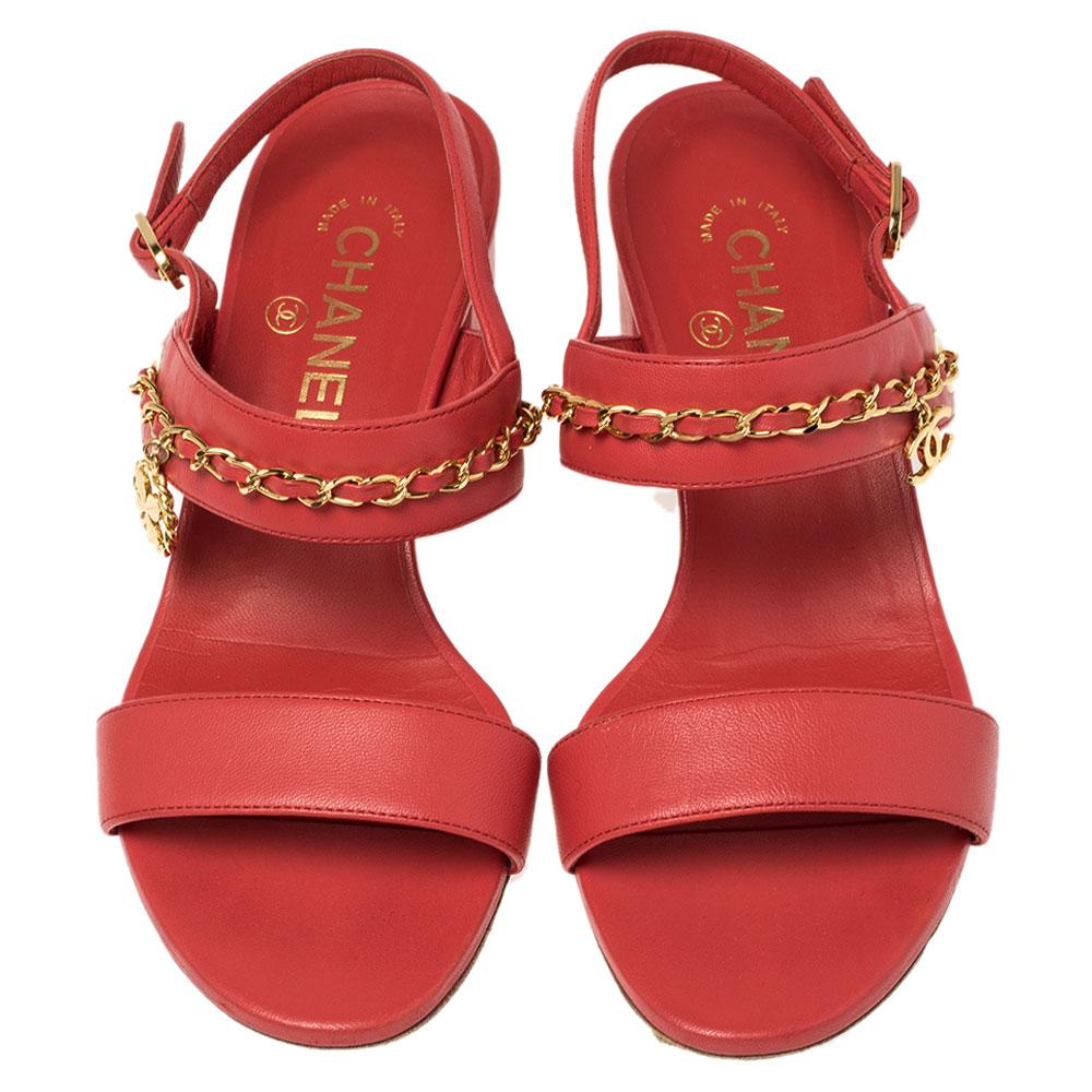 Chanel has created an elegant pair of sandals. The red leather body is delicate and feminine and the chainlink trims look fabulous. Buckled slingback straps and low block heels complete this lovely pair.

