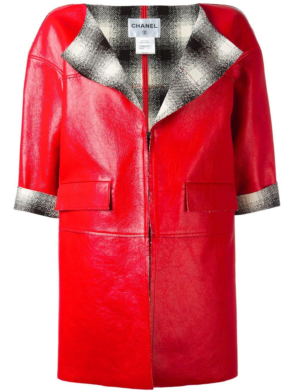 Rosso Cappotto in pelle rossa Chanel in vendita