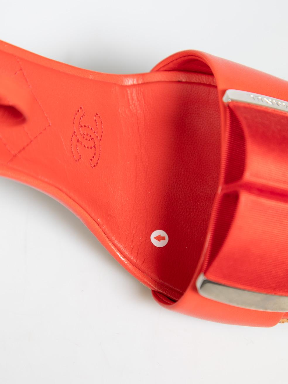 Chanel Sandalias de tacón de cuero rojo y corcho talla IT 40 en venta 1