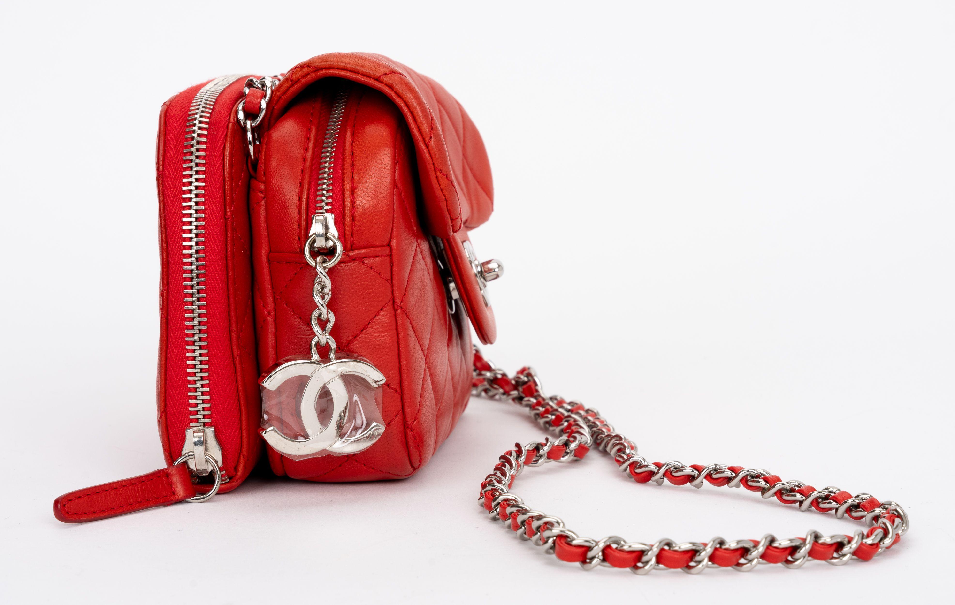 Chanel Red Leather Crossbody Flap Bag In Excellent Condition For Sale In West Hollywood, CA