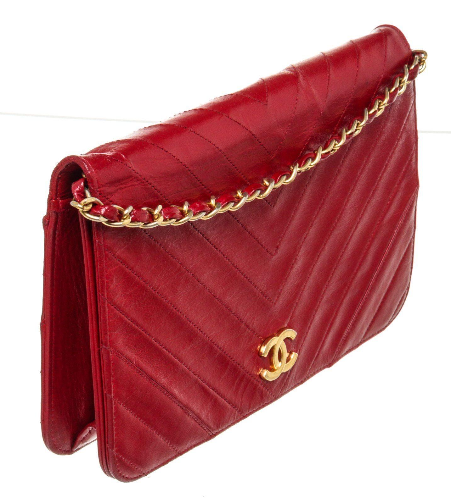 Chanel Red Leather Full Flap Shoulder Bag with leather, gold-tone hardware, interior slip pocket, chain shoulder strap and snap closure.

770297MSC
