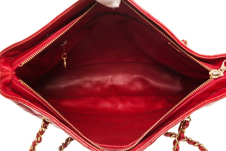 Red Chain Front Shoulder Bag - Layal