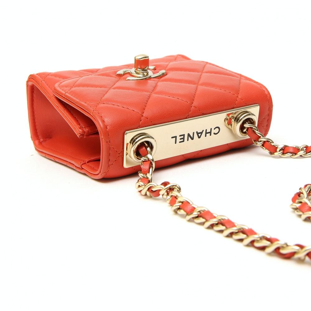 Chanel Rote Leder-Umhängetasche Damen im Angebot