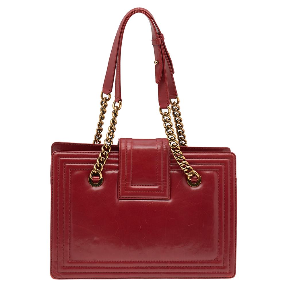 We all need one tote that will not only help assist our style but also be durable enough for everyday use. Here's one from Chanel. It comes finely crafted from leather in the signature 'Boy' style. It has a flap strap carrying a CC lock, dual