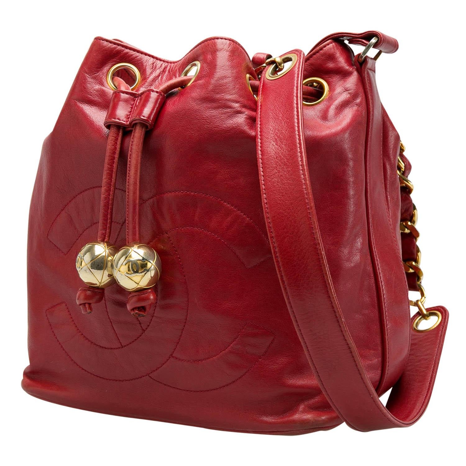 Chanel Red Leather Vintage CC Drawstring Bucket Bag In Fair Condition In Dubai, Al Qouz 2