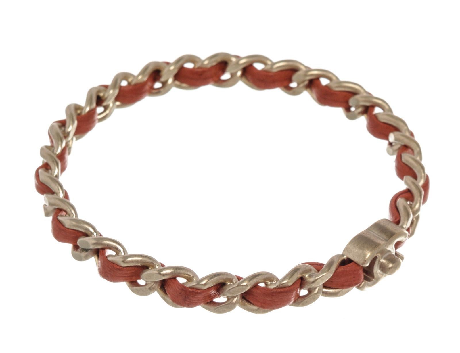 Red leather woven chain-link Chanel CC bangle bracelet with CC logo and silver-tone hardware.
 

54092MSC