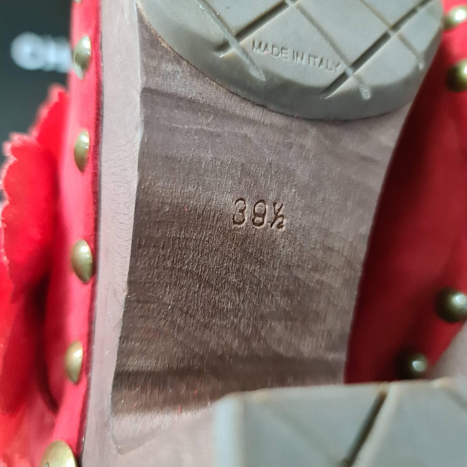 Women's Chanel Red Linen 10P Runway  Flower Clog