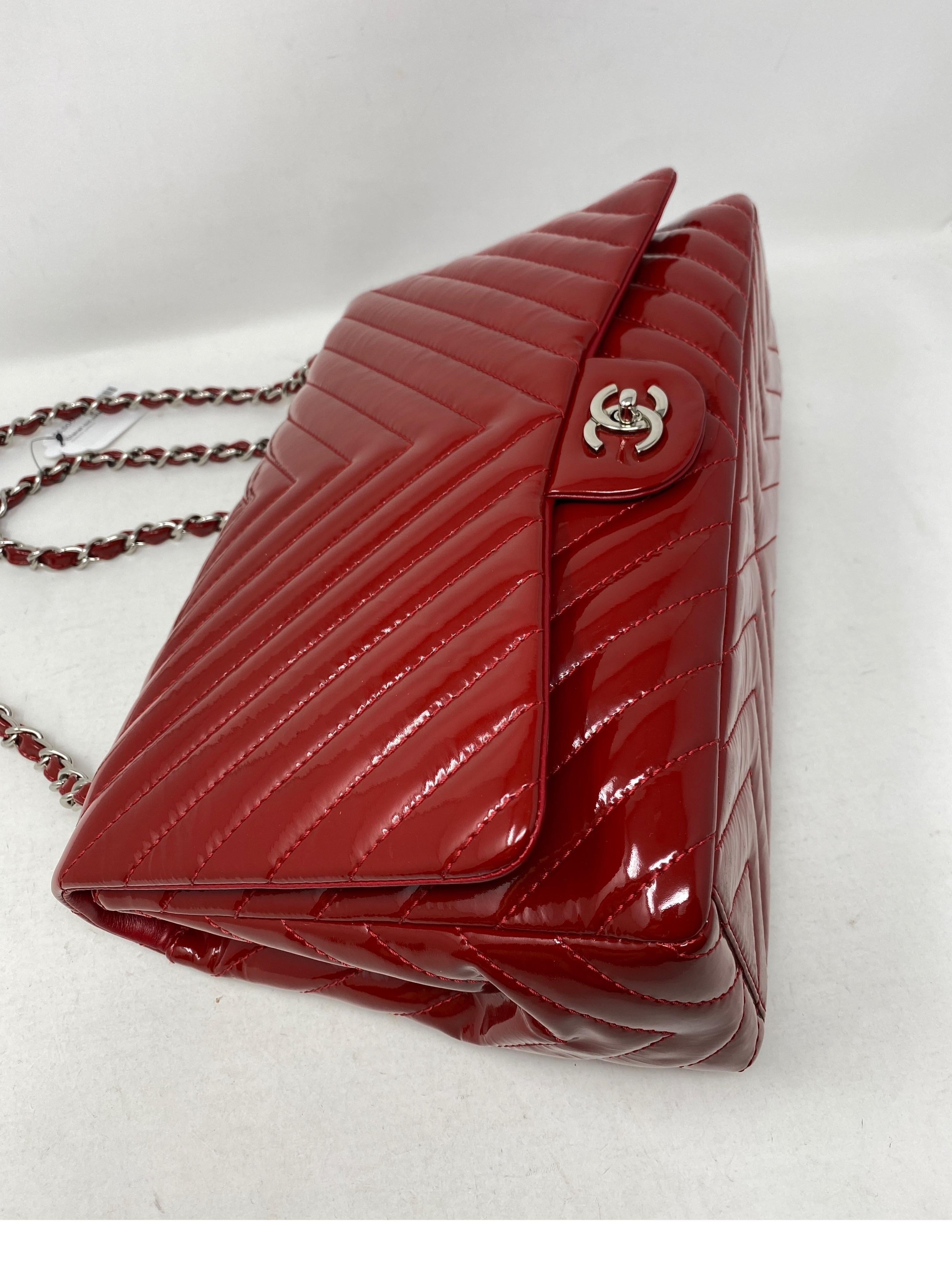 Chanel Rote Maxi-Chevron-Lackledertasche für Damen oder Herren