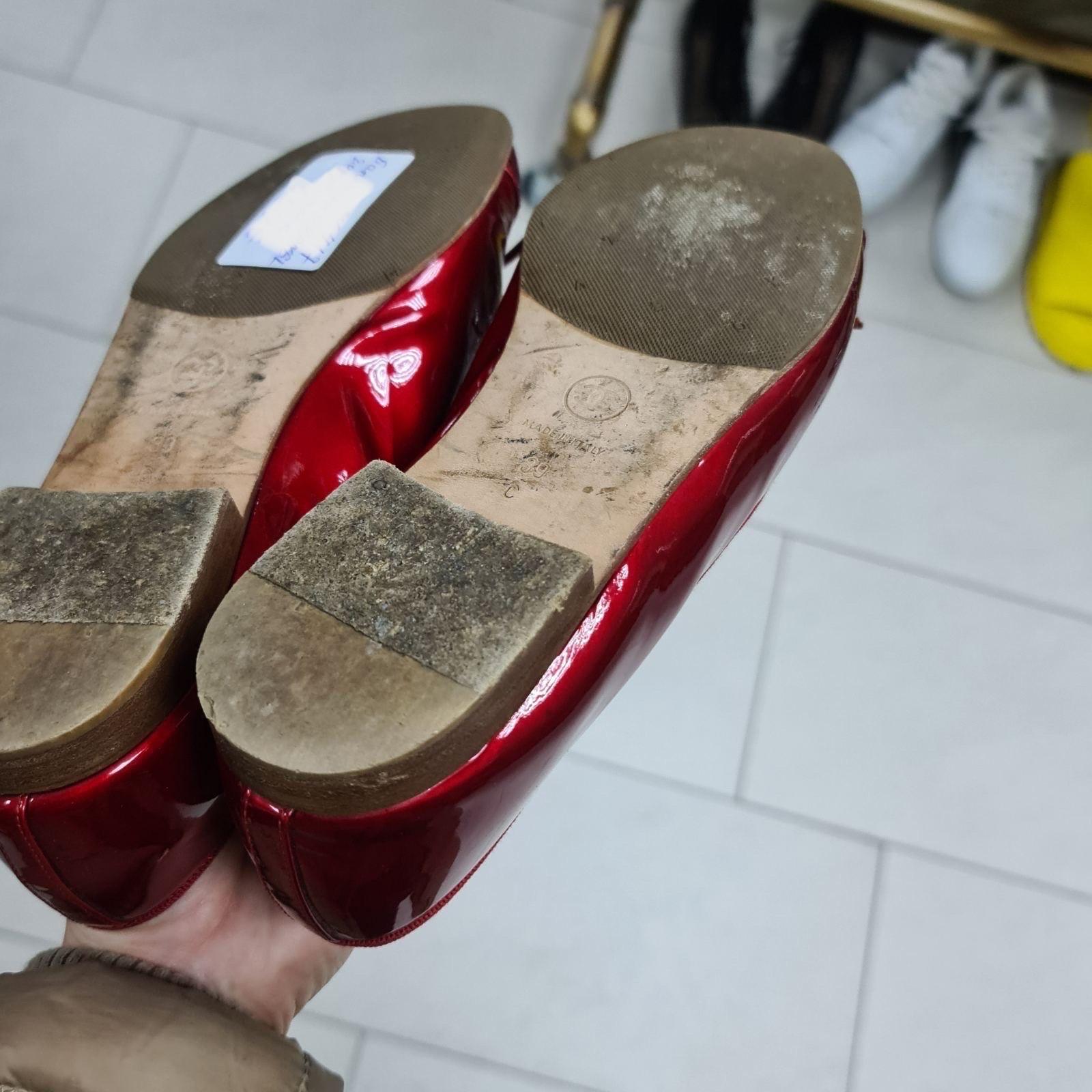 CHANEL Red Patent Leather CC Logo Ballet Flats In Good Condition In Krakow, PL