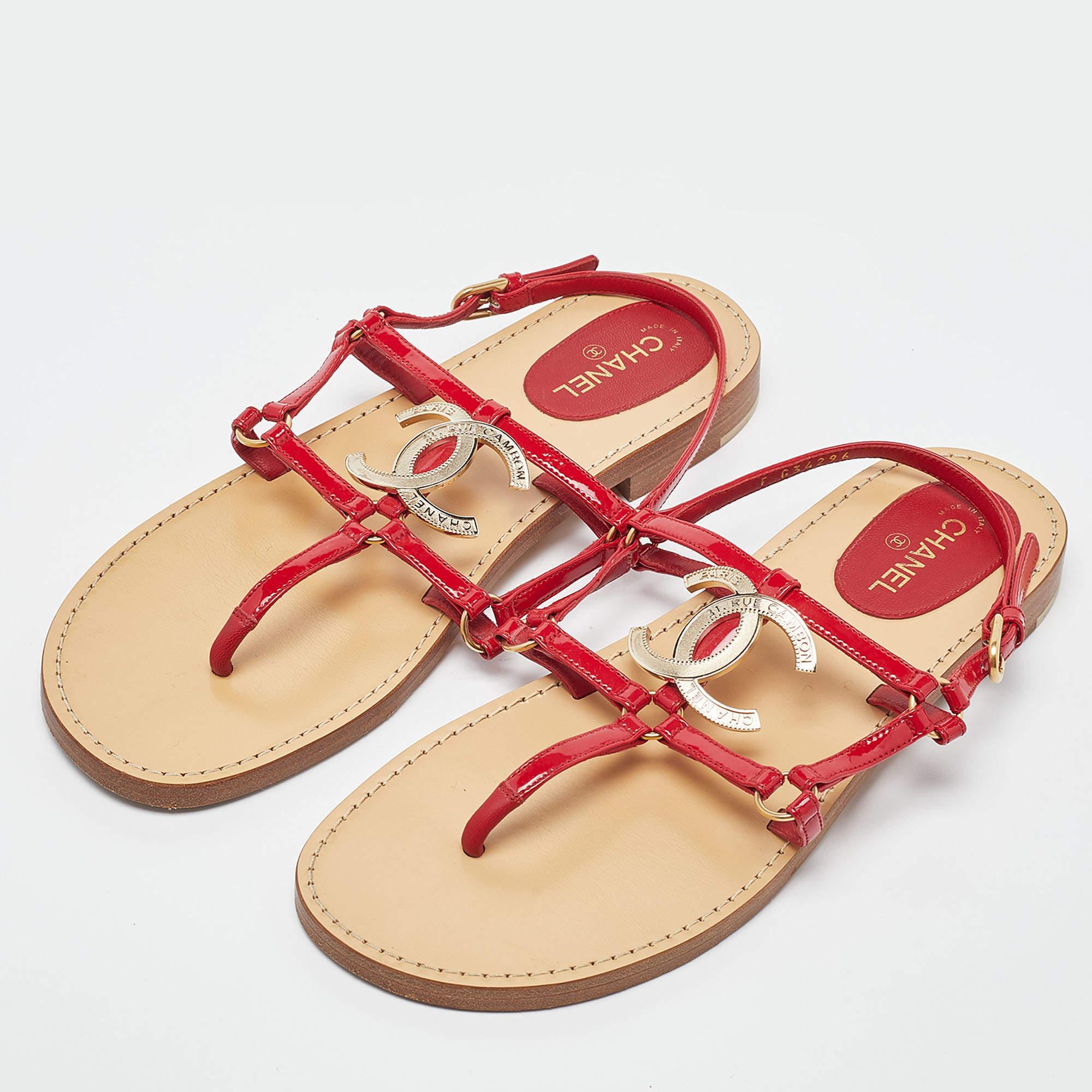 These sandals are chic and constructed with care for a great fit. Crafted from quality materials, they are durable, easy to style, and fabulous, with comfortable interiors, artful designing, and beautiful uppers.

