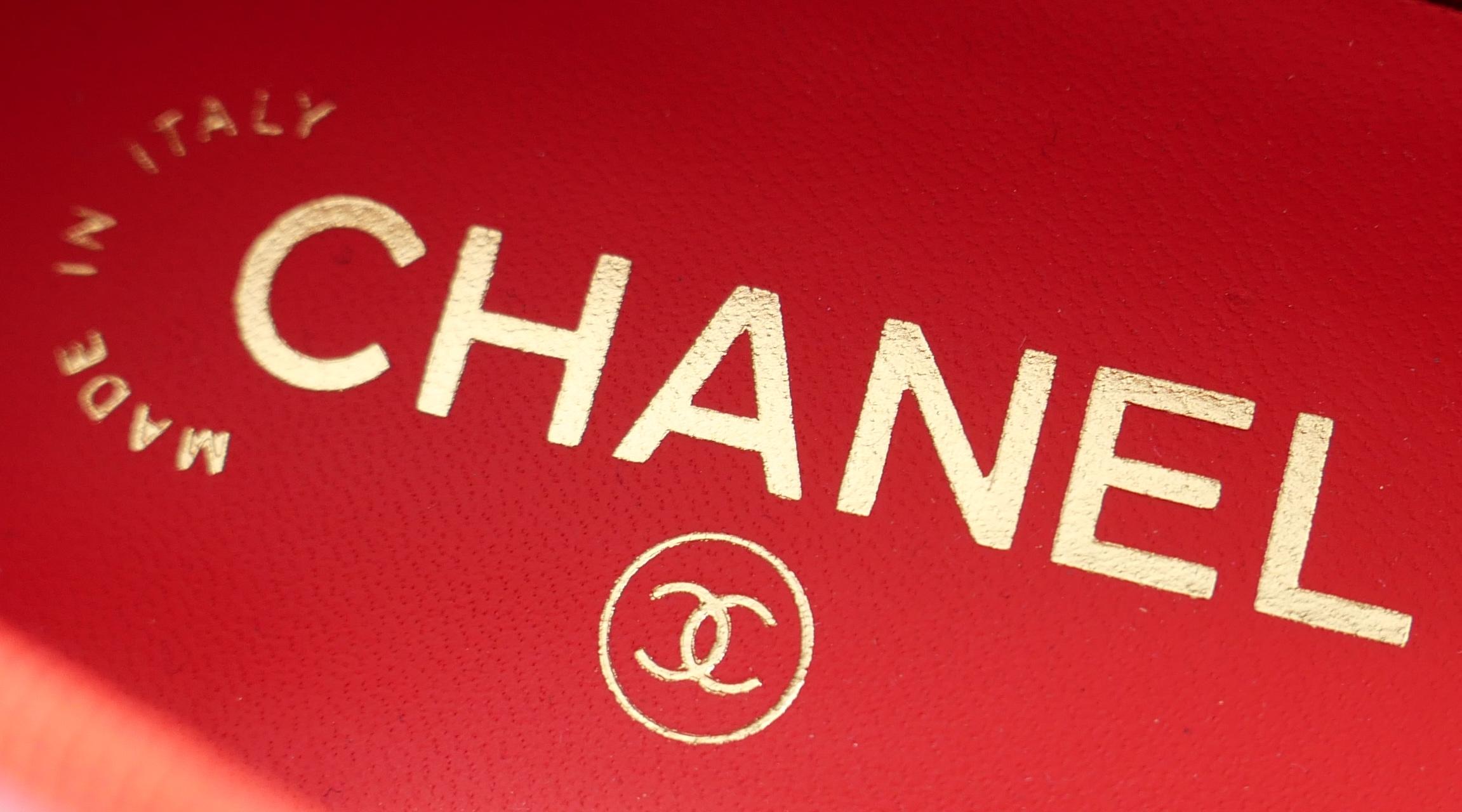 Chanel - Ballerines CC en cuir verni rouge Pour femmes en vente