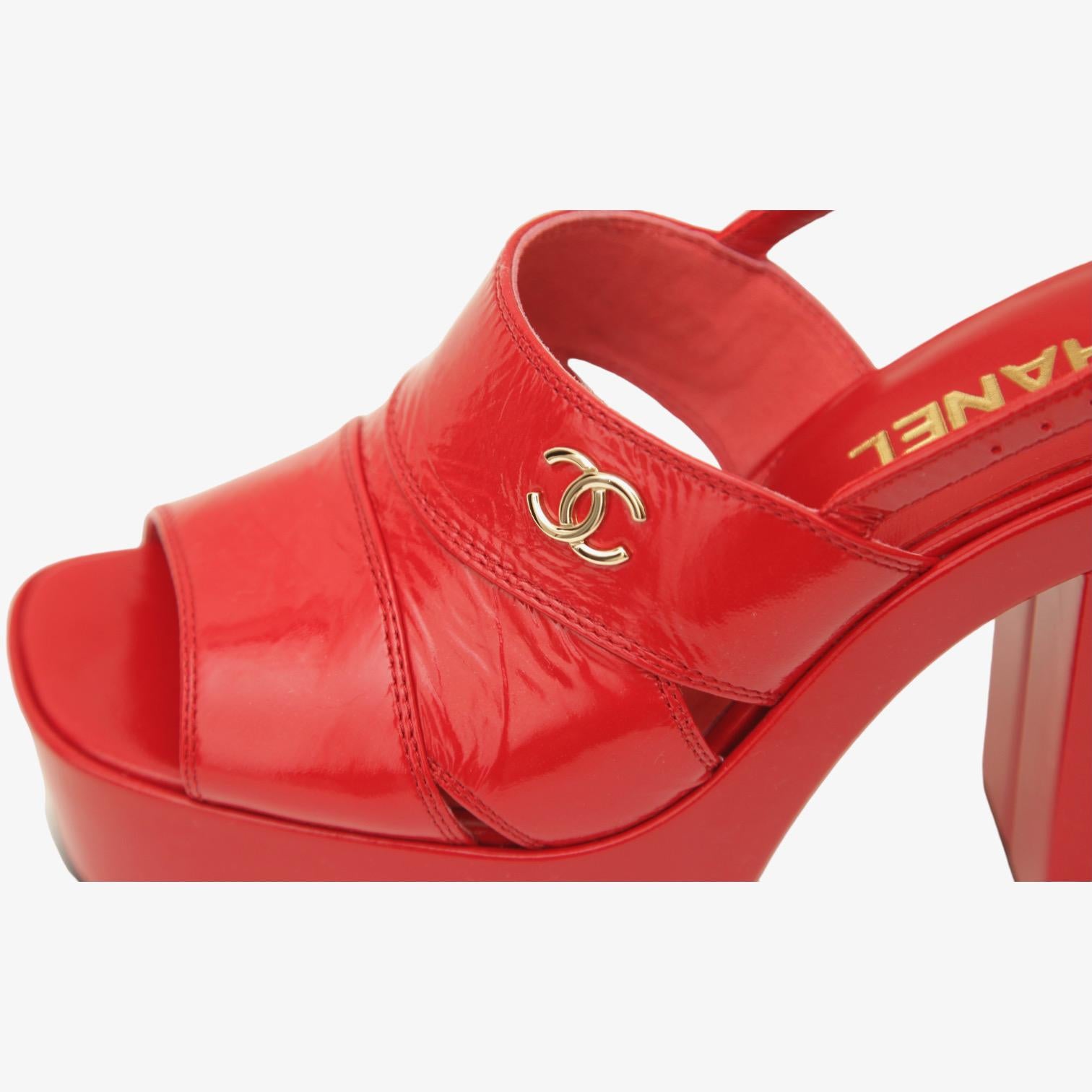 Women's CHANEL Red Patent Leather Platform Sandals Gold HW Sz 38 RUNWAY 2023 BNIB