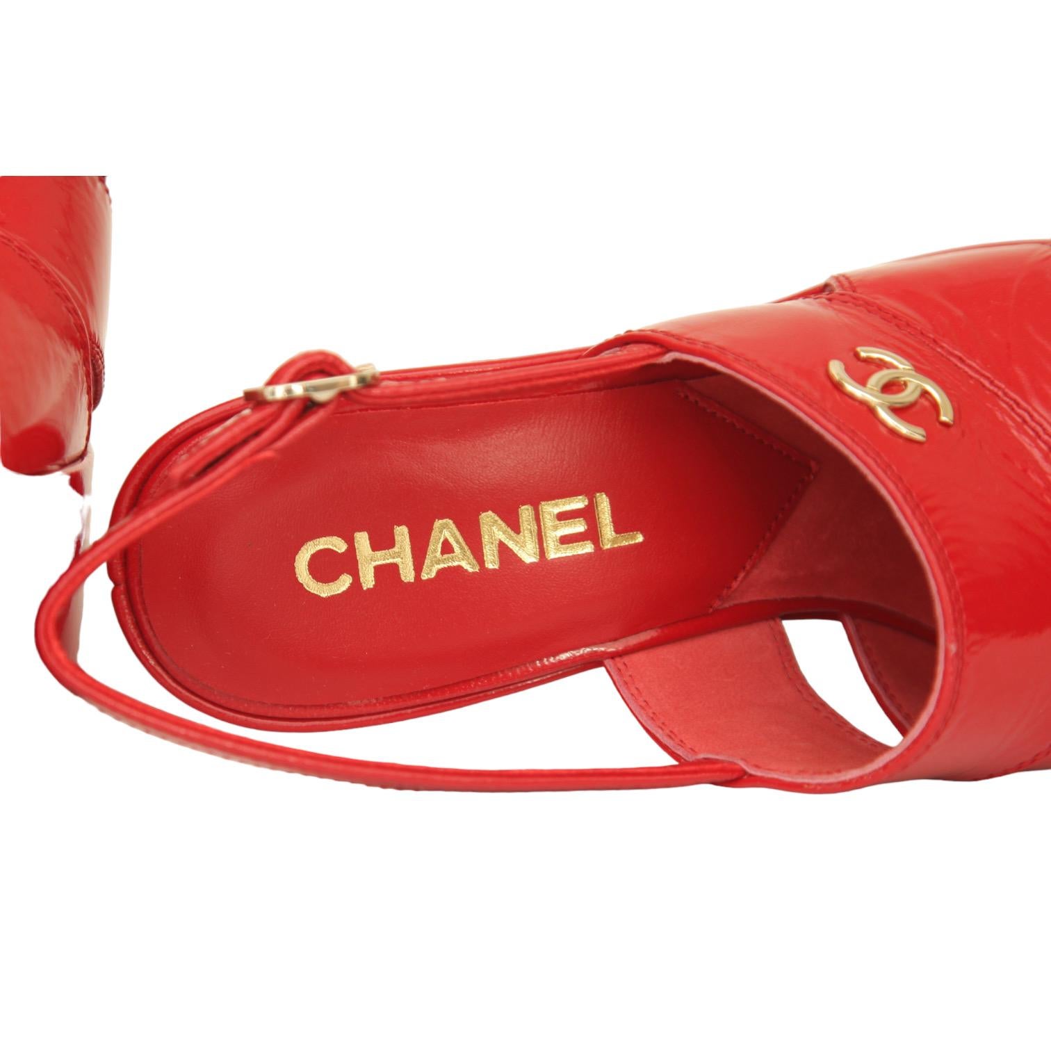 CHANEL Red Patent Leather Platform Sandals Gold HW Sz 38 RUNWAY 2023 BNIB 1