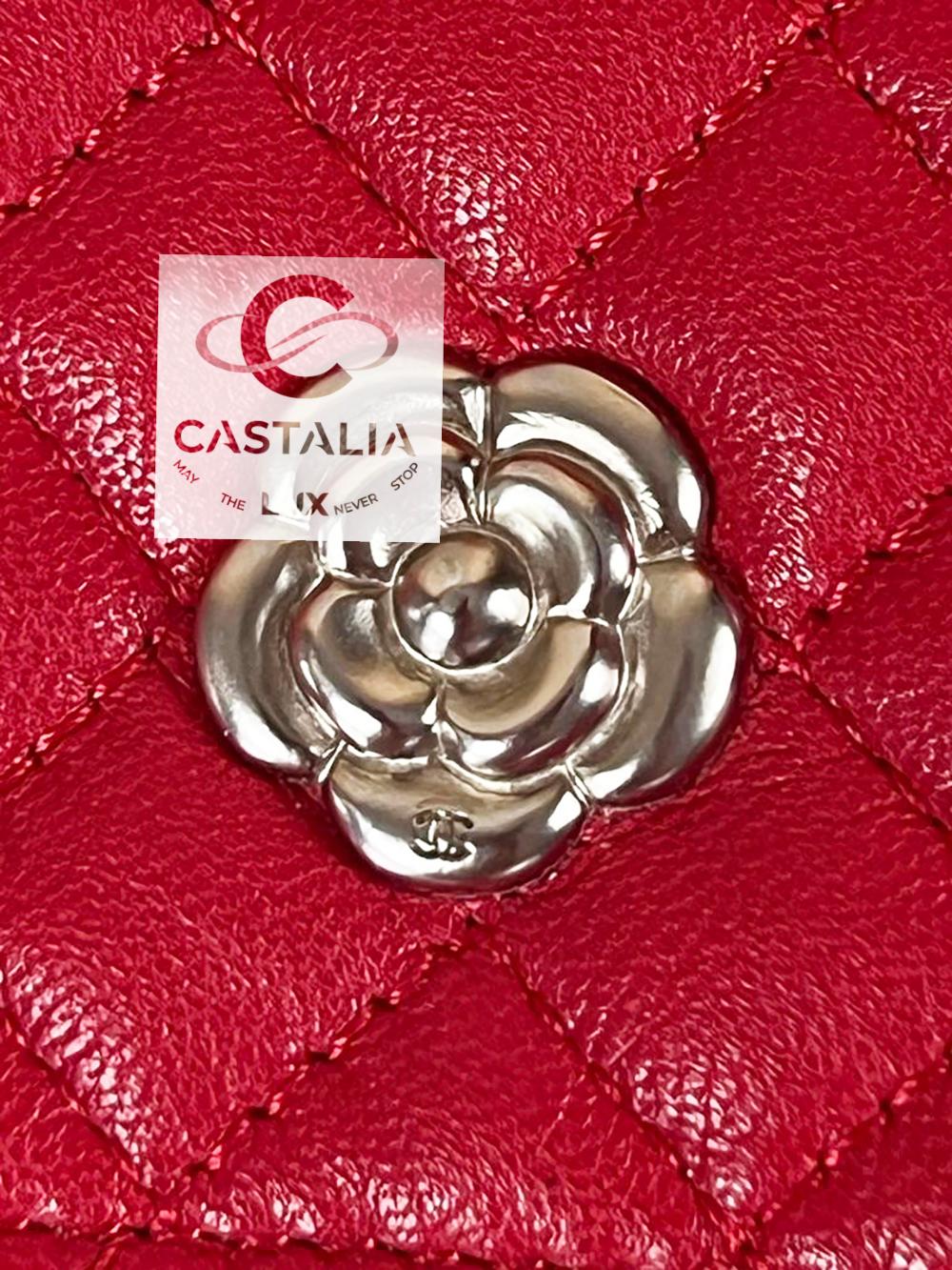Chanel Red Quilted Camellia Wallet Clutch In Excellent Condition In Dubai, AE