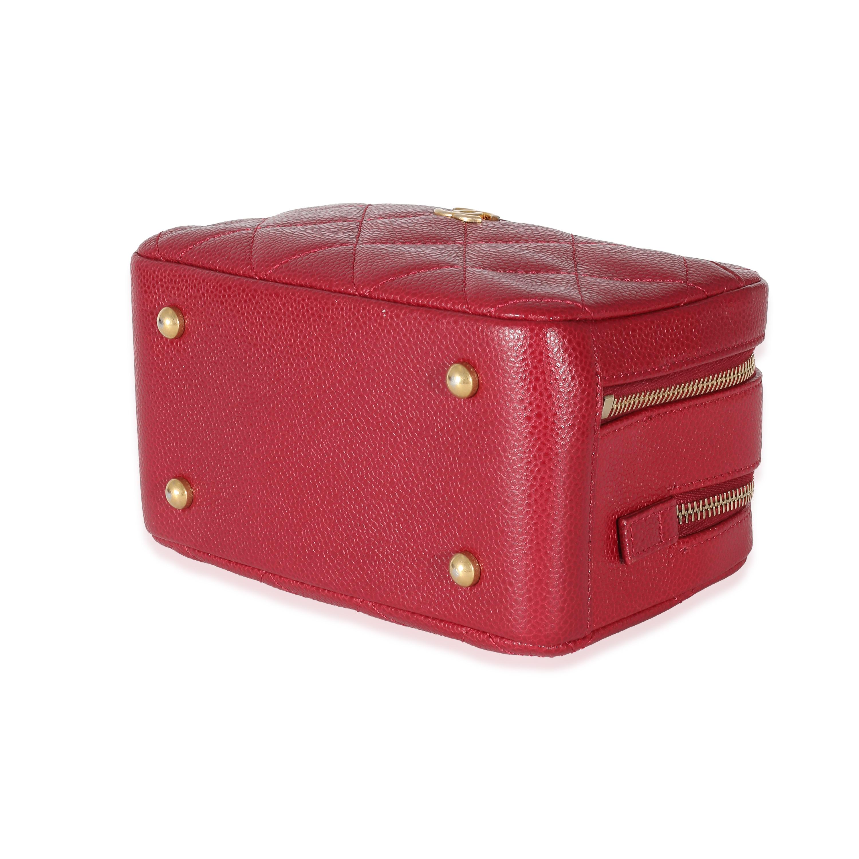 Titre de la liste : Chanel Mini sac de bowling en caviar matelassé rouge
SKU : 136737
Condit : Usagé 
Condition du sac à main : Excellent
Commentaires sur l'état : L'article est en excellent état et présente de légers signes d'usure. Légère éraflure