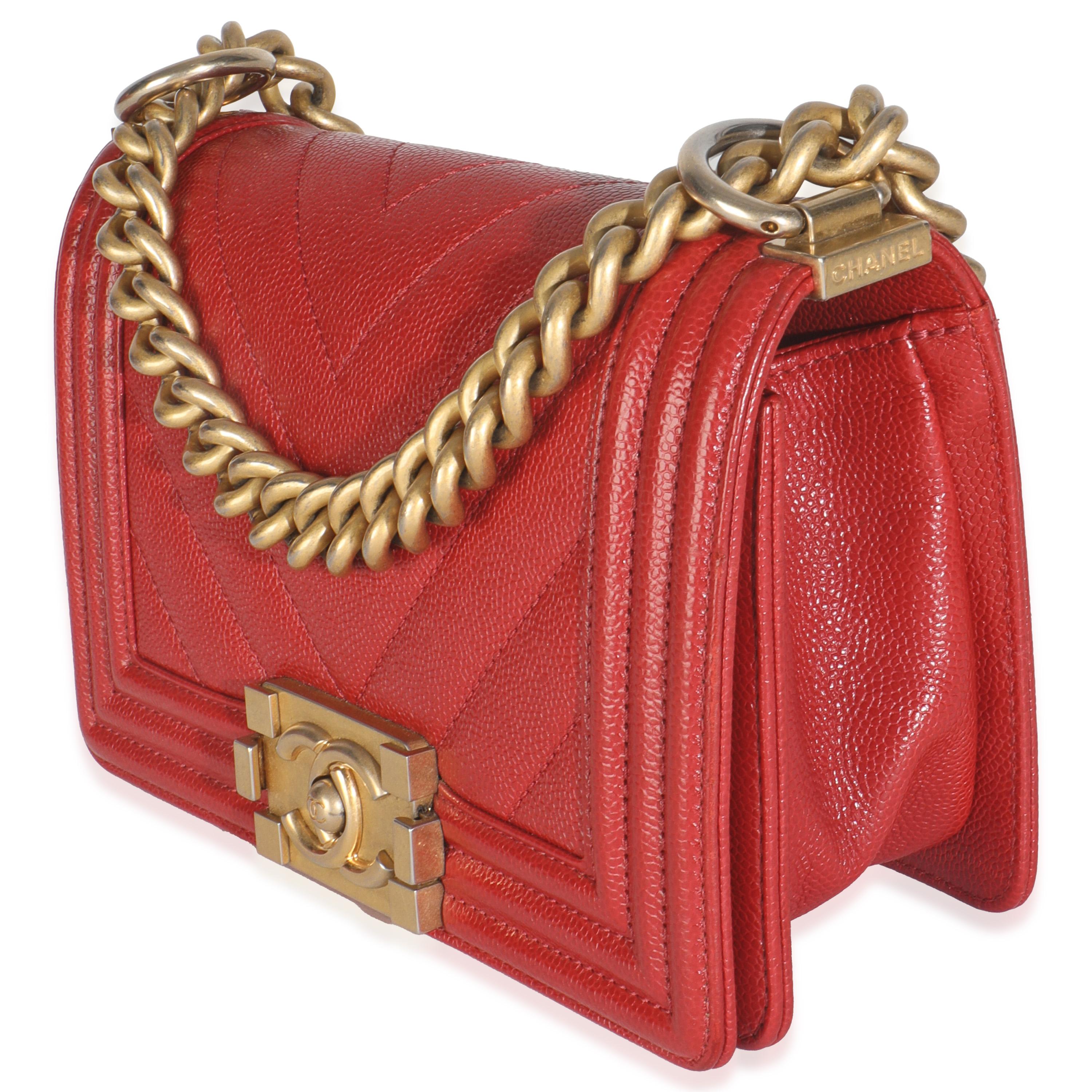Chanel Rote gesteppte Kaviar Chevron Small Boy Tasche Damen im Angebot