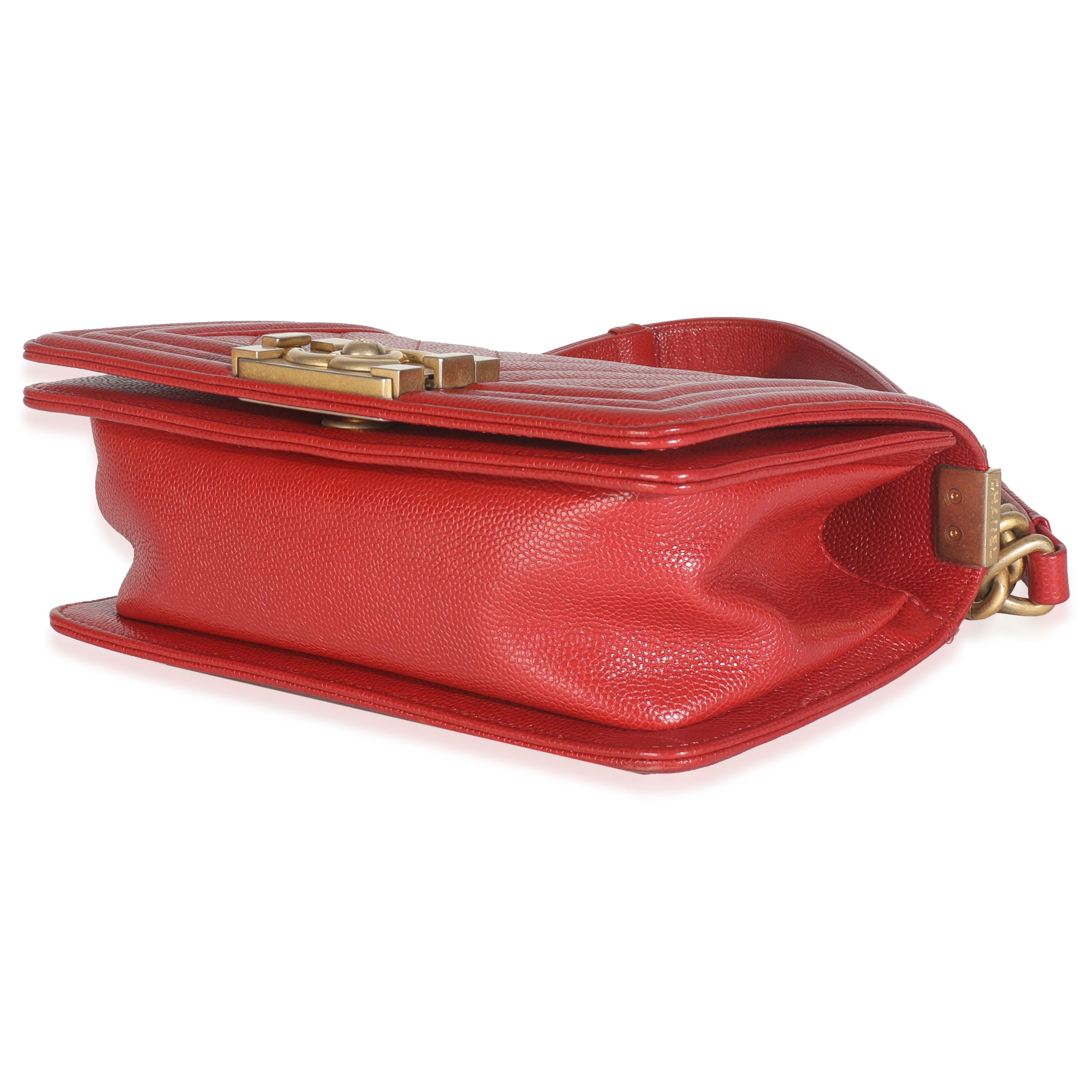 Chanel Rote gesteppte Kaviar Chevron Small Boy Tasche im Angebot 1