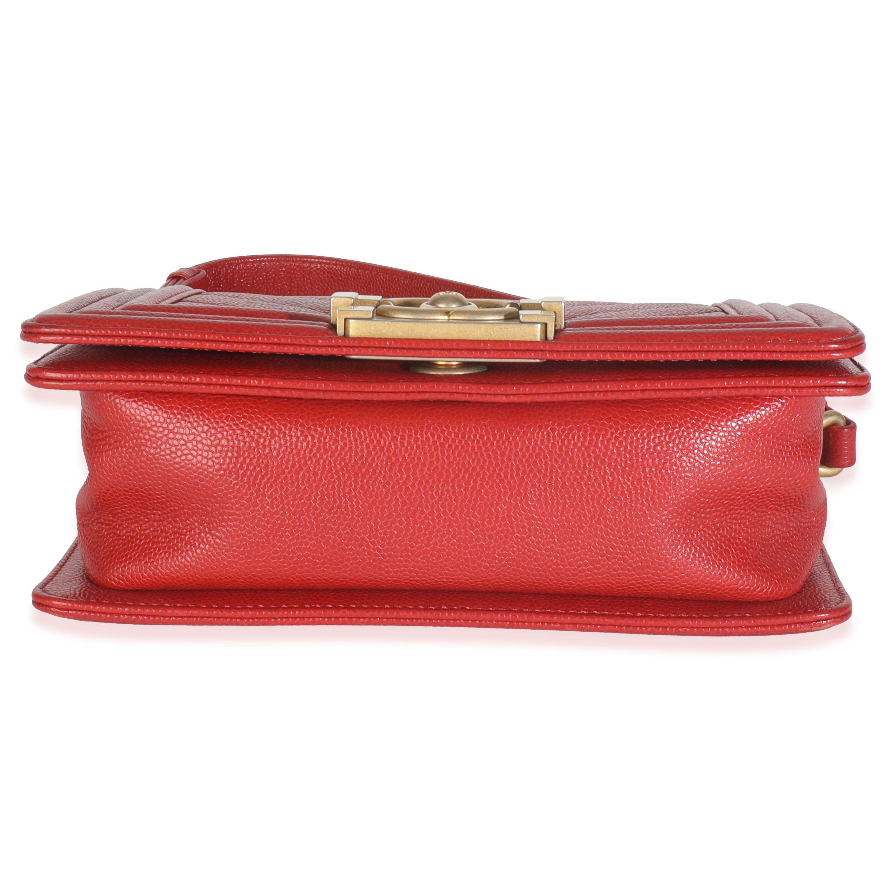 Chanel Rote gesteppte Kaviar Chevron Small Boy Tasche im Angebot 2