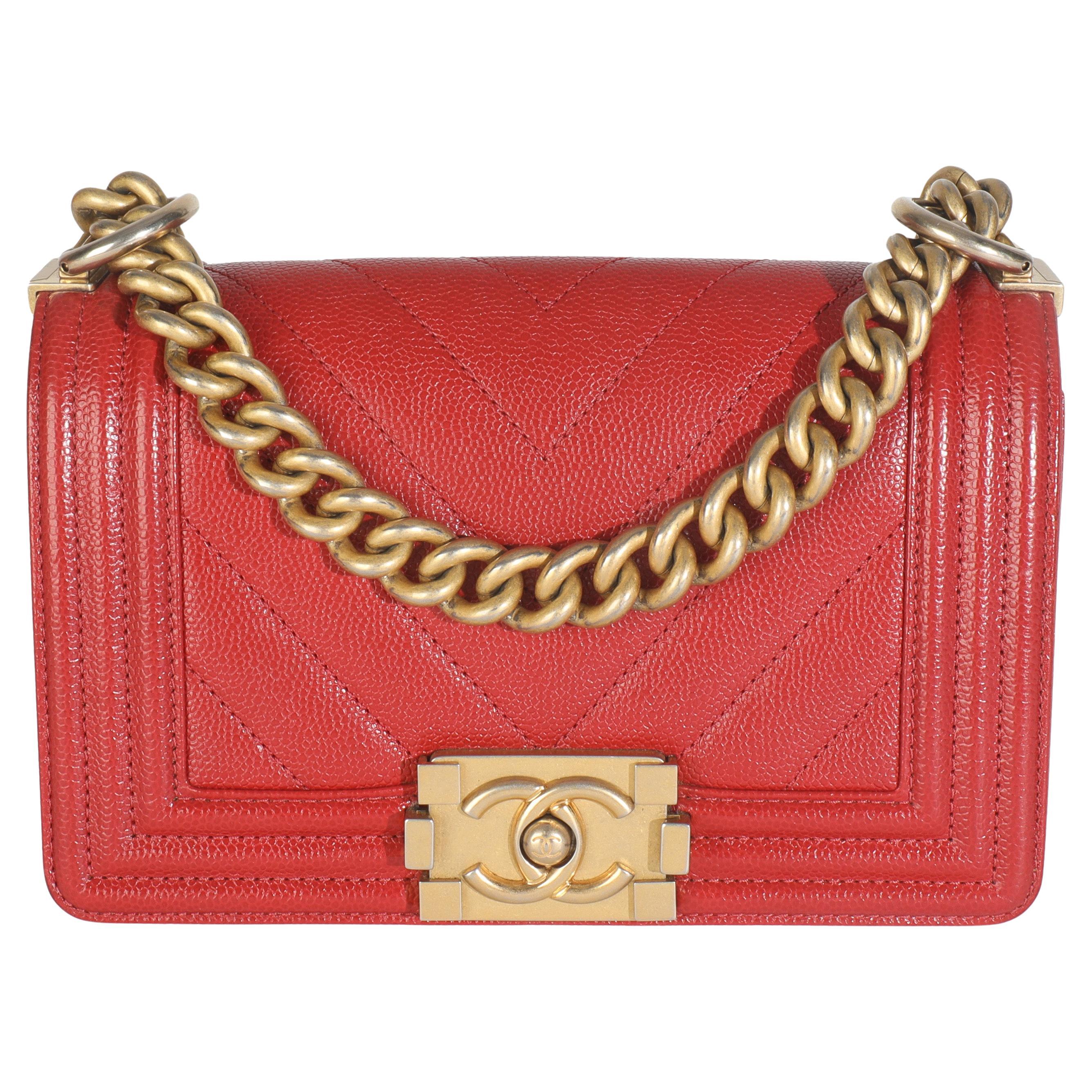 Chanel Rote gesteppte Kaviar Chevron Small Boy Tasche