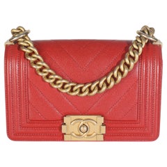 Chanel Rote gesteppte Kaviar Chevron Small Boy Tasche
