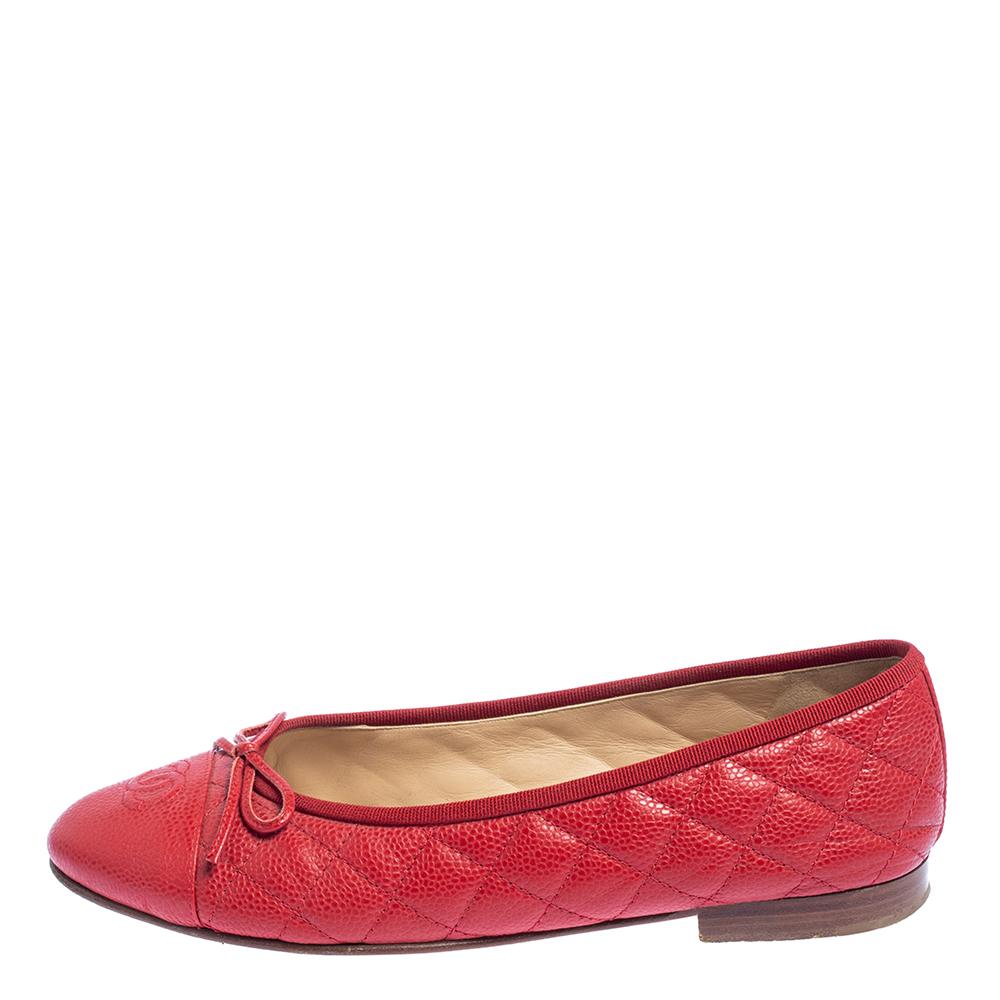 Chanel Red Quilted Caviar Leather CC Bow Ballet Flats Size 39 In Fair Condition In Dubai, Al Qouz 2