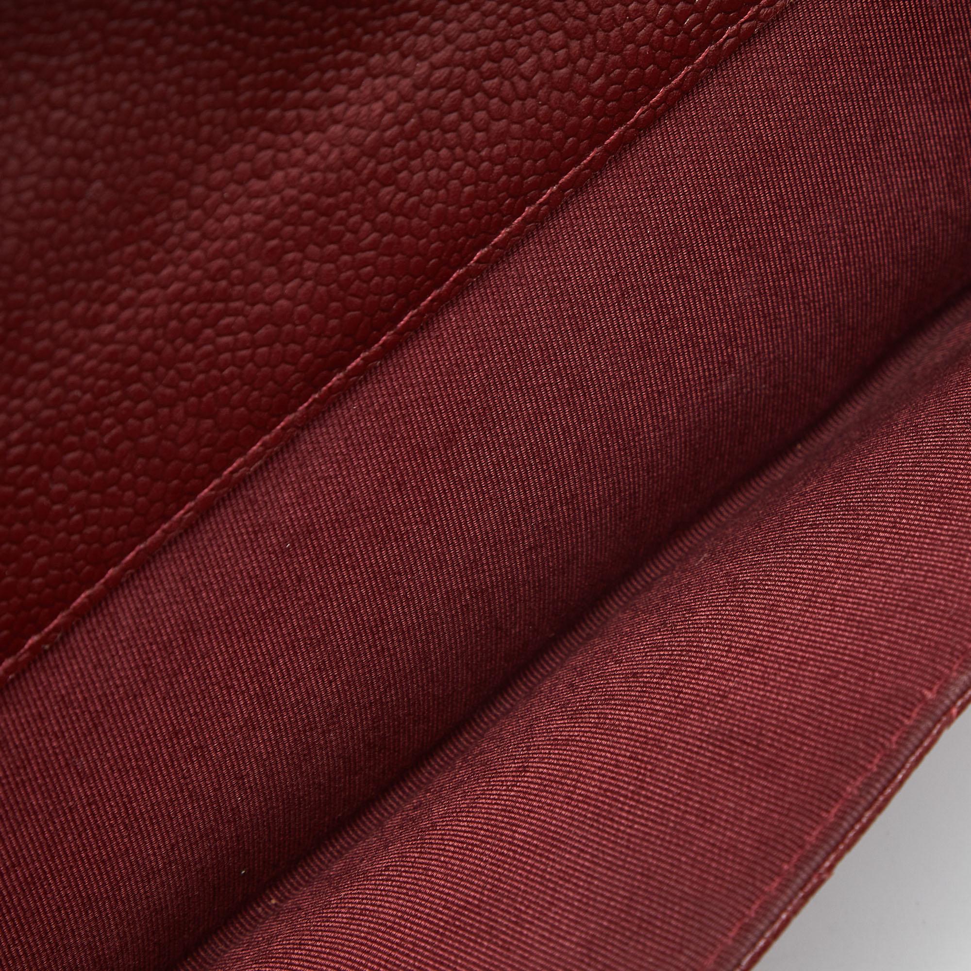 Chanel Rote gesteppte Kaviarleder CC Brieftasche mit Klappe Continental Wallet im Zustand „Gut“ im Angebot in Dubai, Al Qouz 2