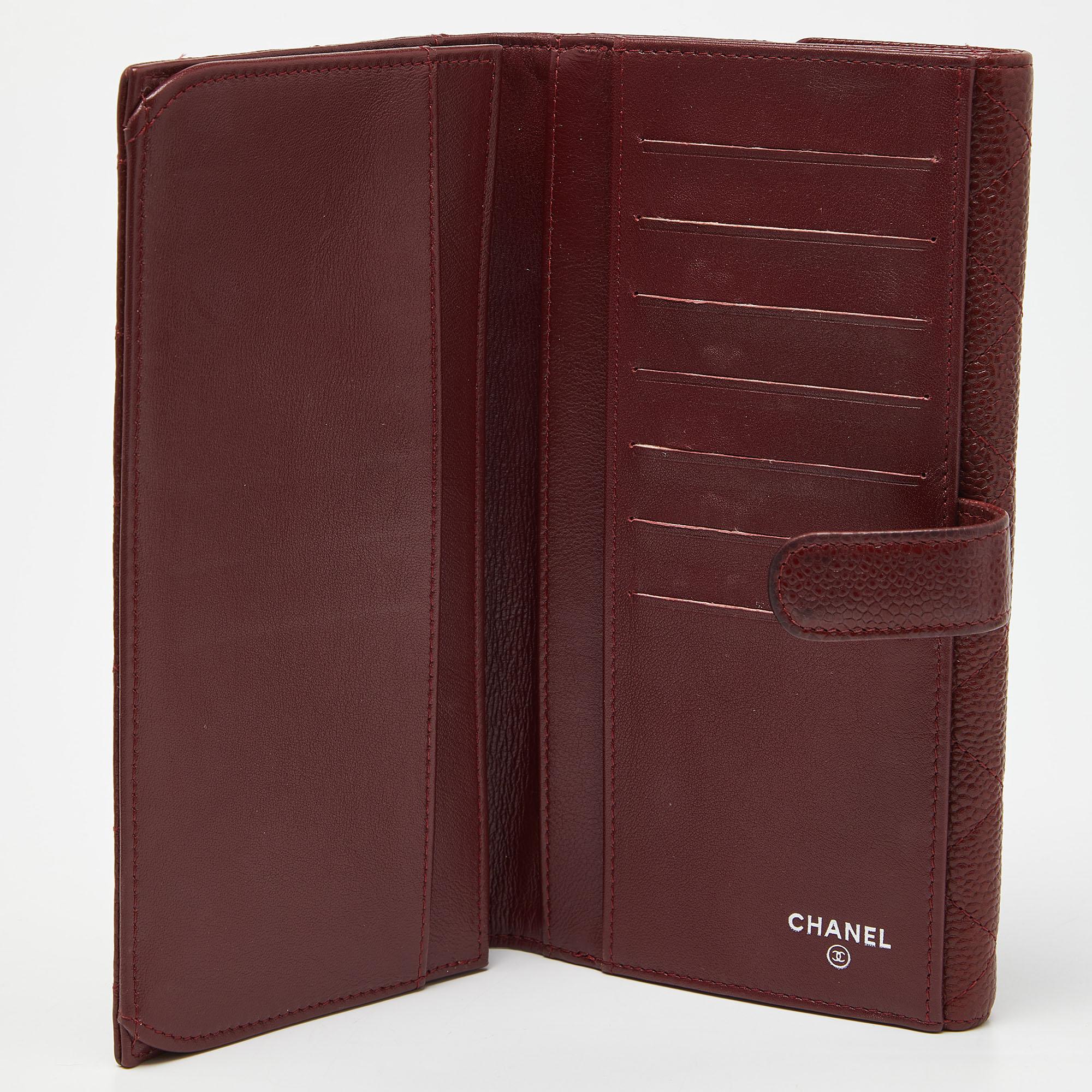 Chanel Rote gesteppte Kaviarleder CC Brieftasche mit Klappe Continental Wallet im Angebot 2