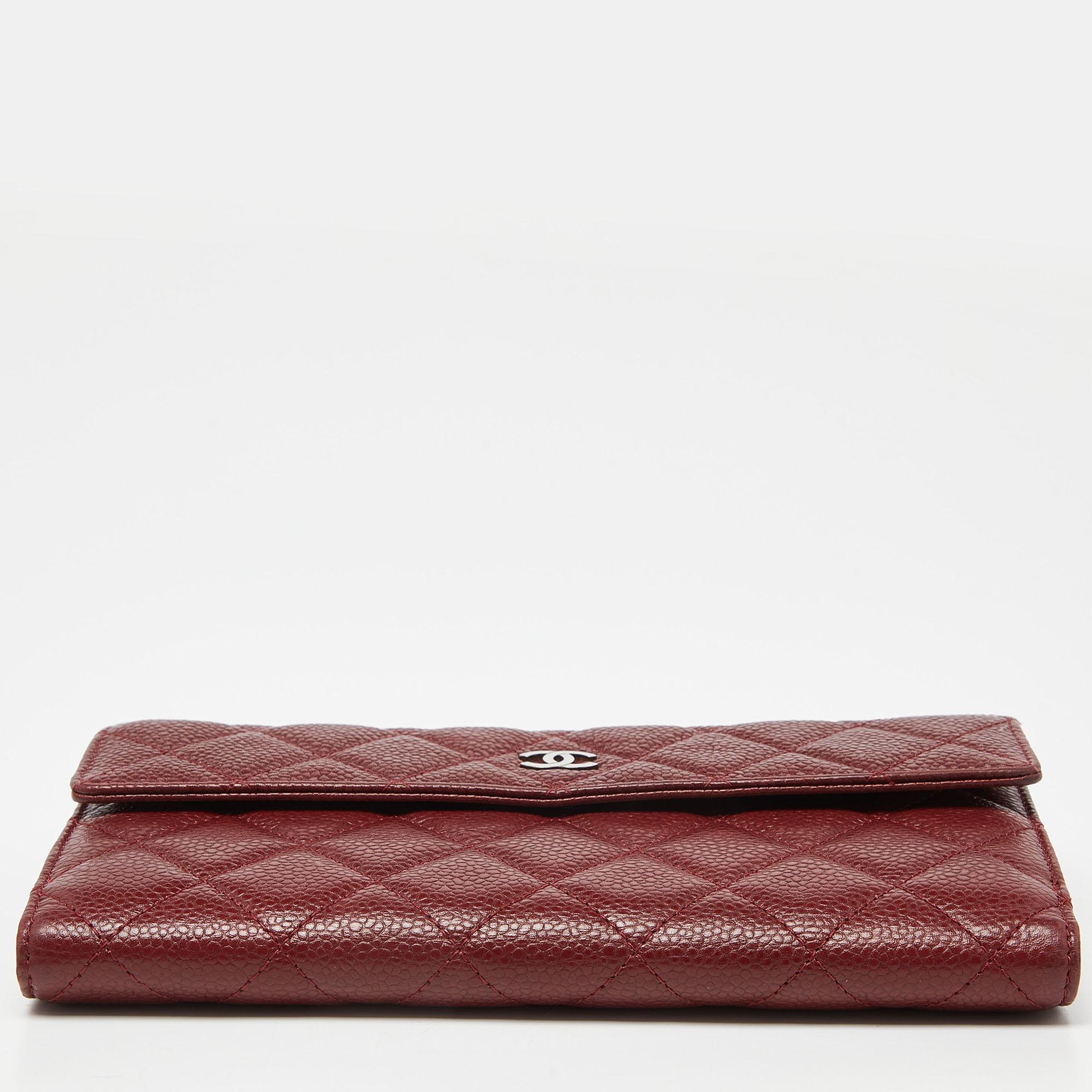 Chanel Rote gesteppte Kaviarleder CC Brieftasche mit Klappe Continental Wallet im Angebot 3