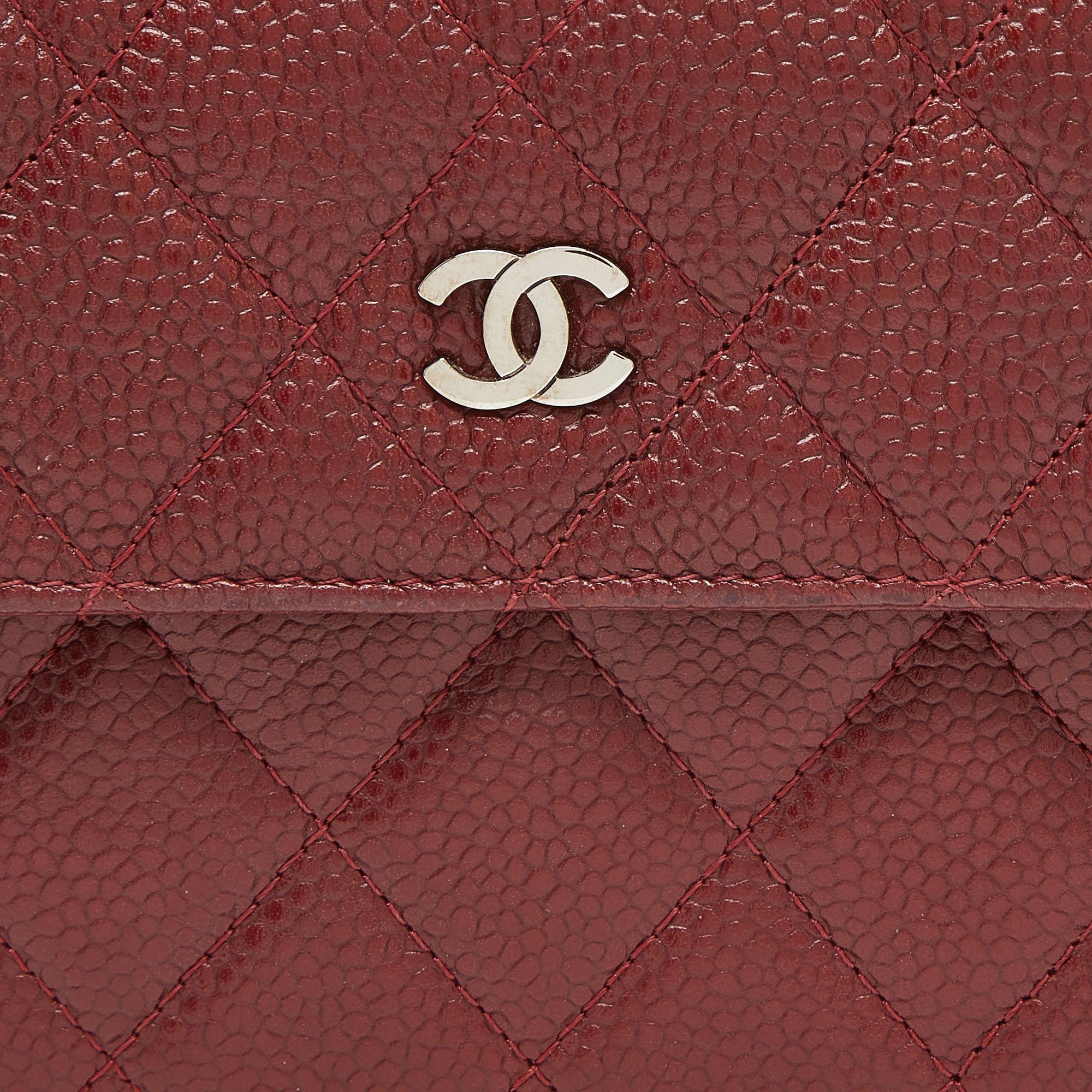 Chanel Rote gesteppte Kaviarleder CC Brieftasche mit Klappe Continental Wallet im Angebot 5