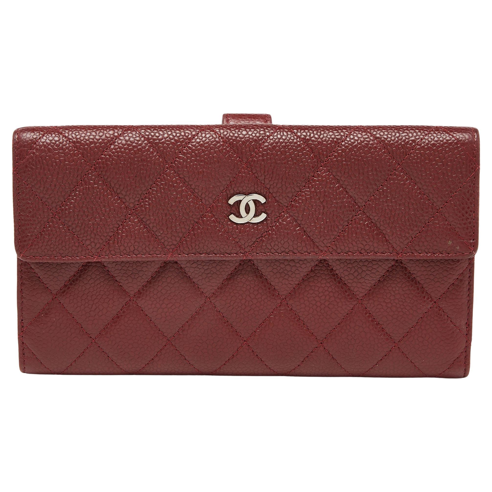 Chanel Rote gesteppte Kaviarleder CC Brieftasche mit Klappe Continental Wallet im Angebot