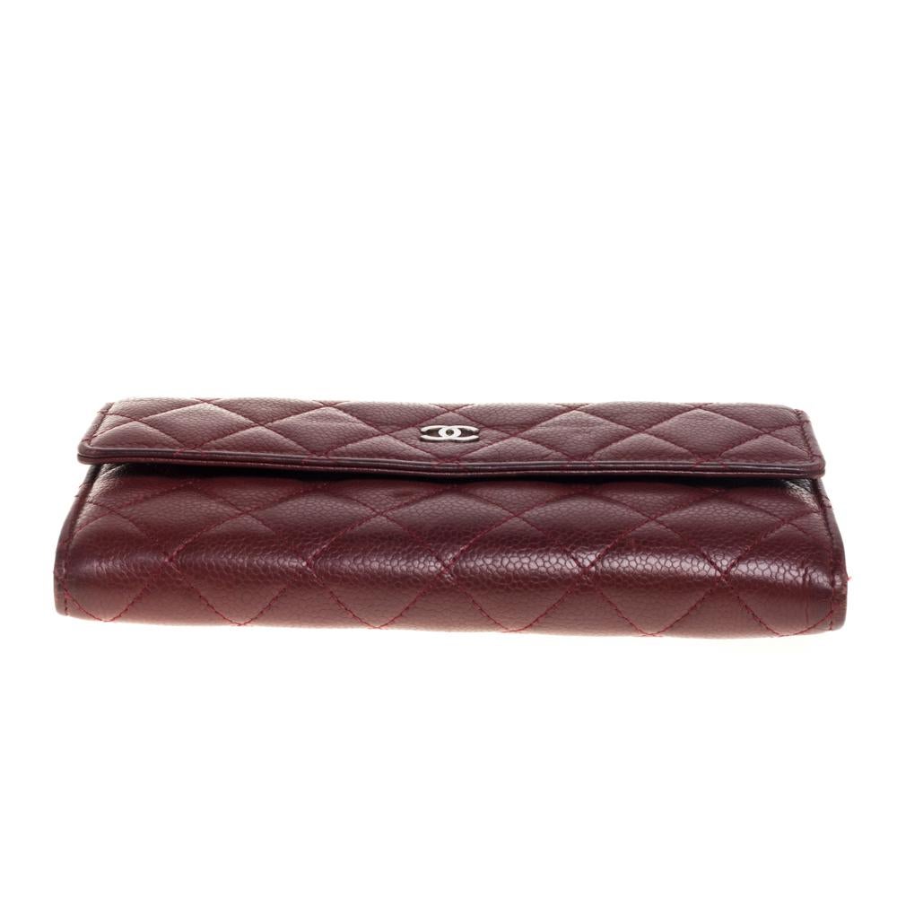 Chanel Red Quilted Caviar Leather CC Flap Wallet In Good Condition In Dubai, Al Qouz 2