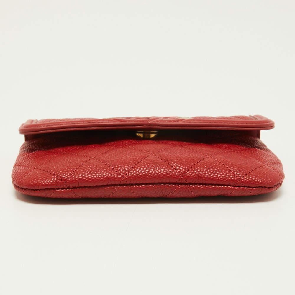 Chanel Red Quilted Caviar Leather Filigree Wallet In Excellent Condition In Dubai, Al Qouz 2